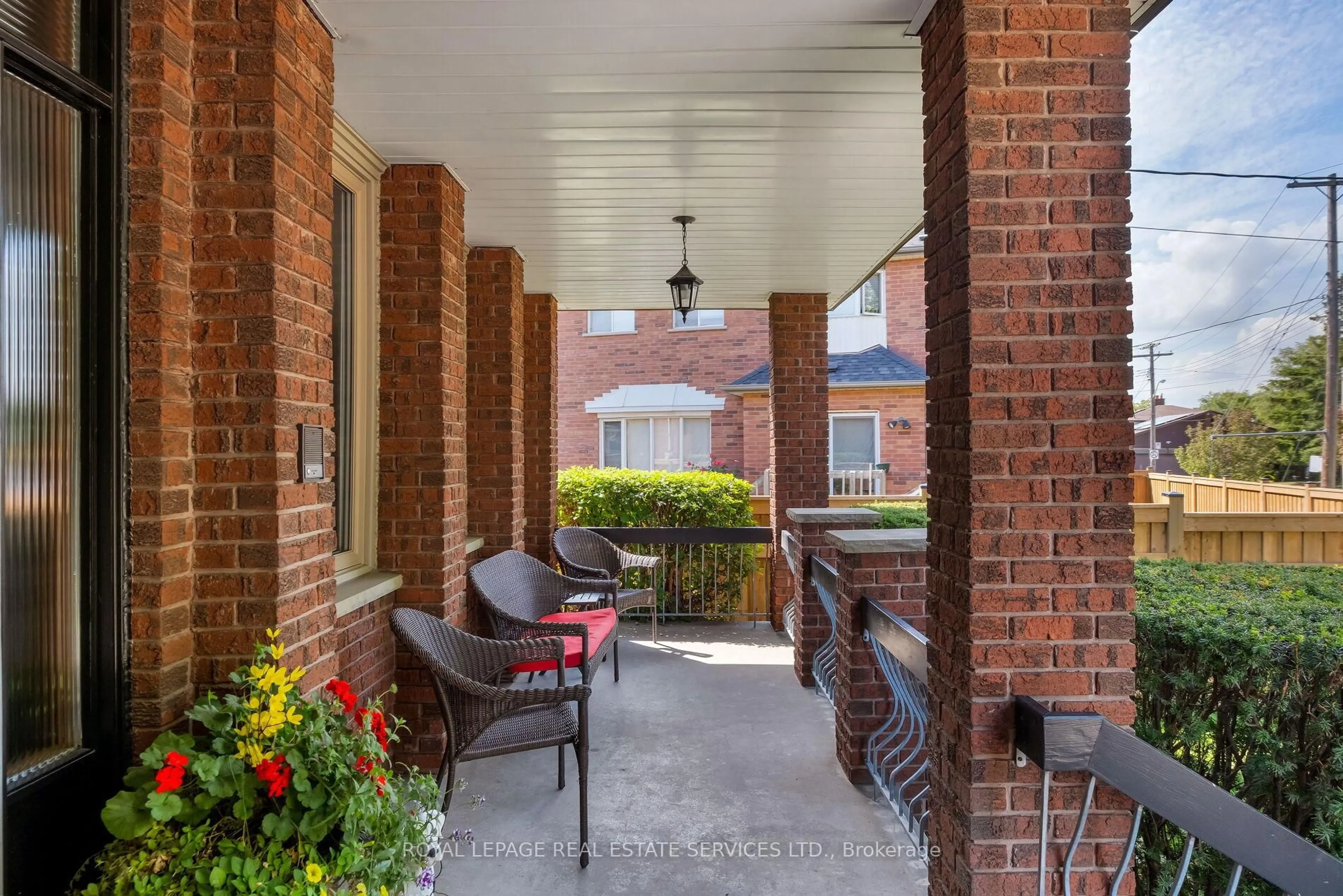 Patio, street for 15 Westroyal Rd, Toronto Ontario M9P 2C4