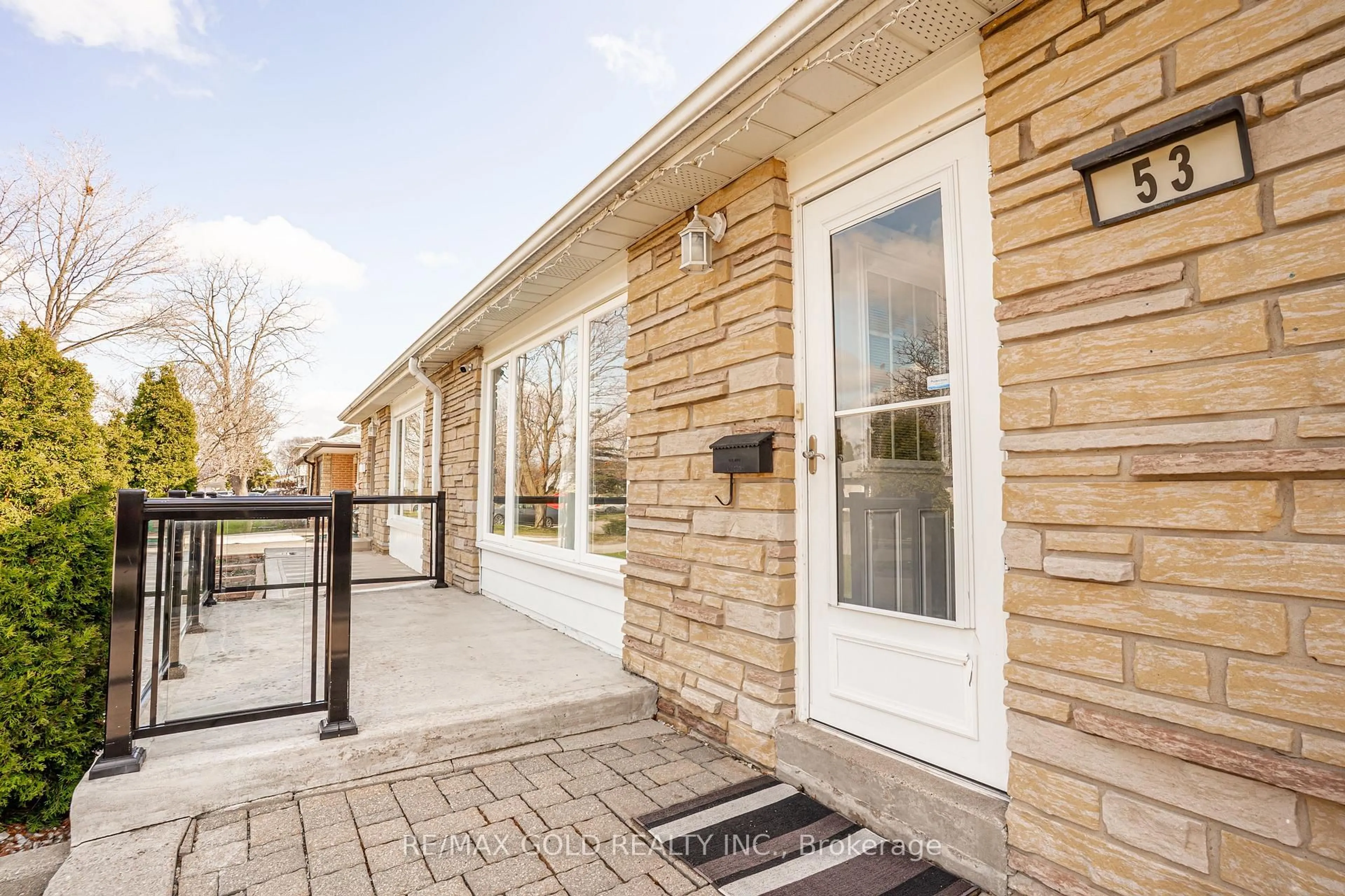 Patio, street for 53 Davenport Cres, Brampton Ontario L6T 3L5