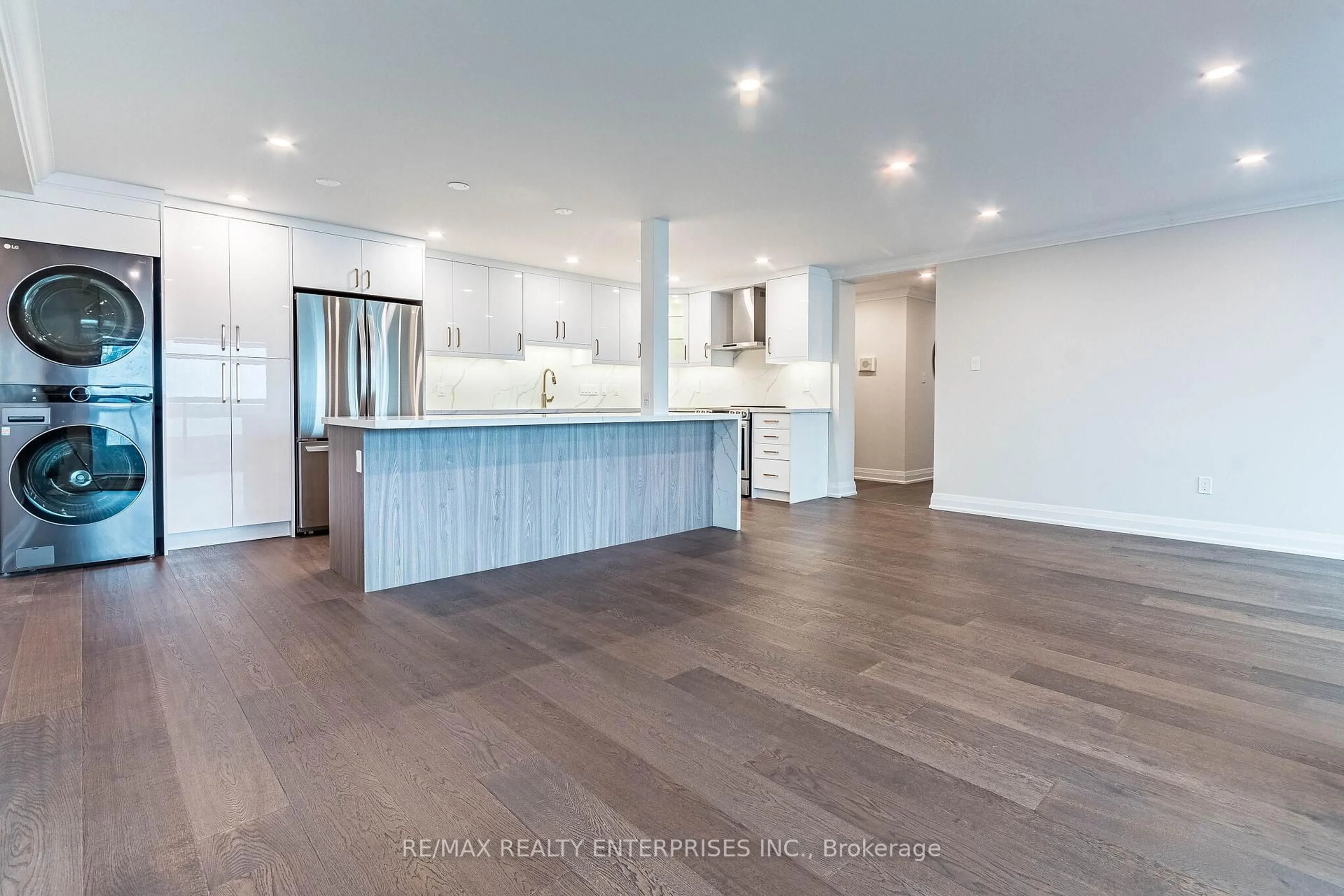 Open concept kitchen, unknown for 50 Elm Dr #605, Mississauga Ontario L5A 3X2