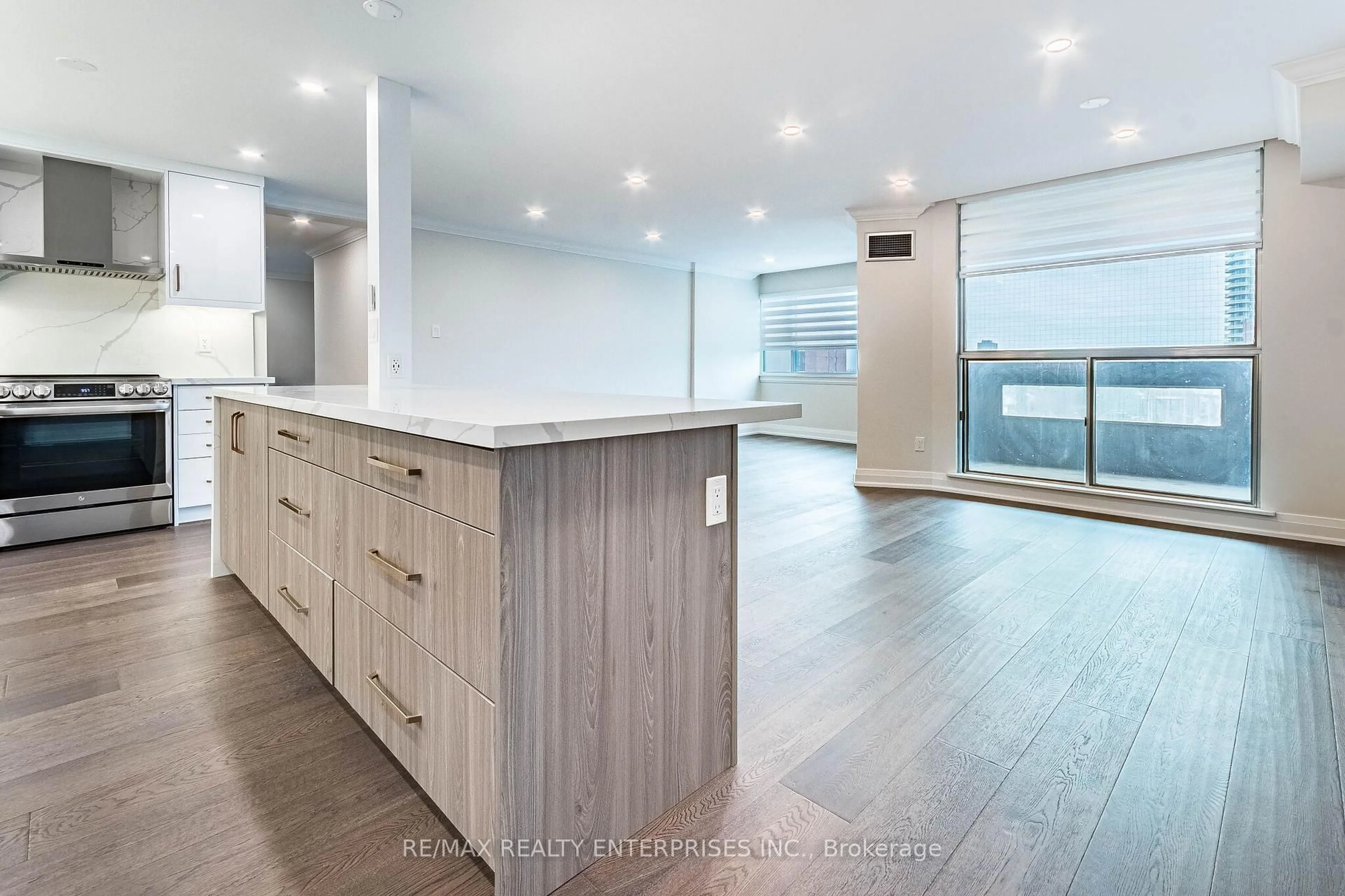 Open concept kitchen, unknown for 50 Elm Dr #605, Mississauga Ontario L5A 3X2