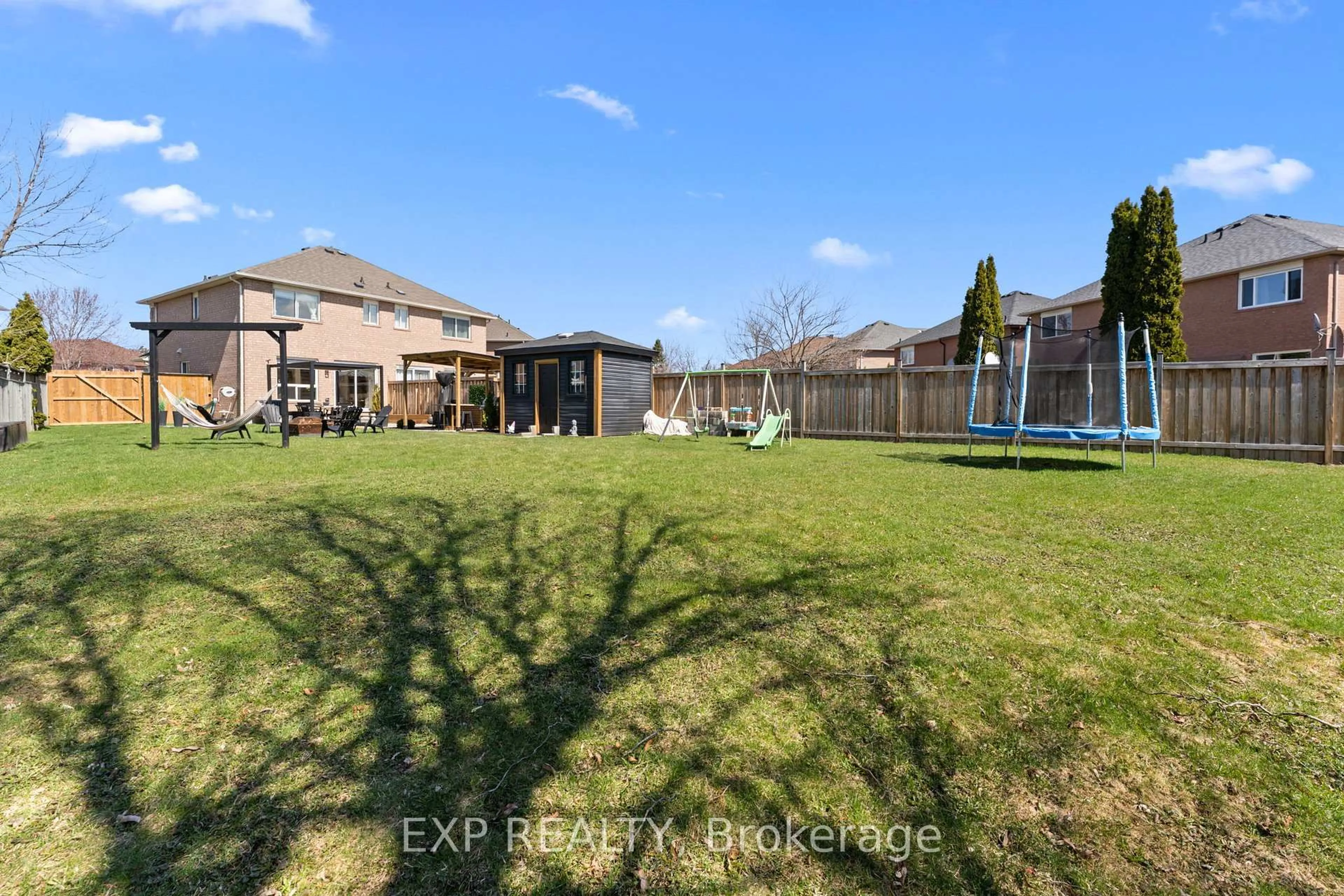 A pic from outside/outdoor area/front of a property/back of a property/a pic from drone, street for 7224 Visor Gate, Mississauga Ontario L5N 8B5