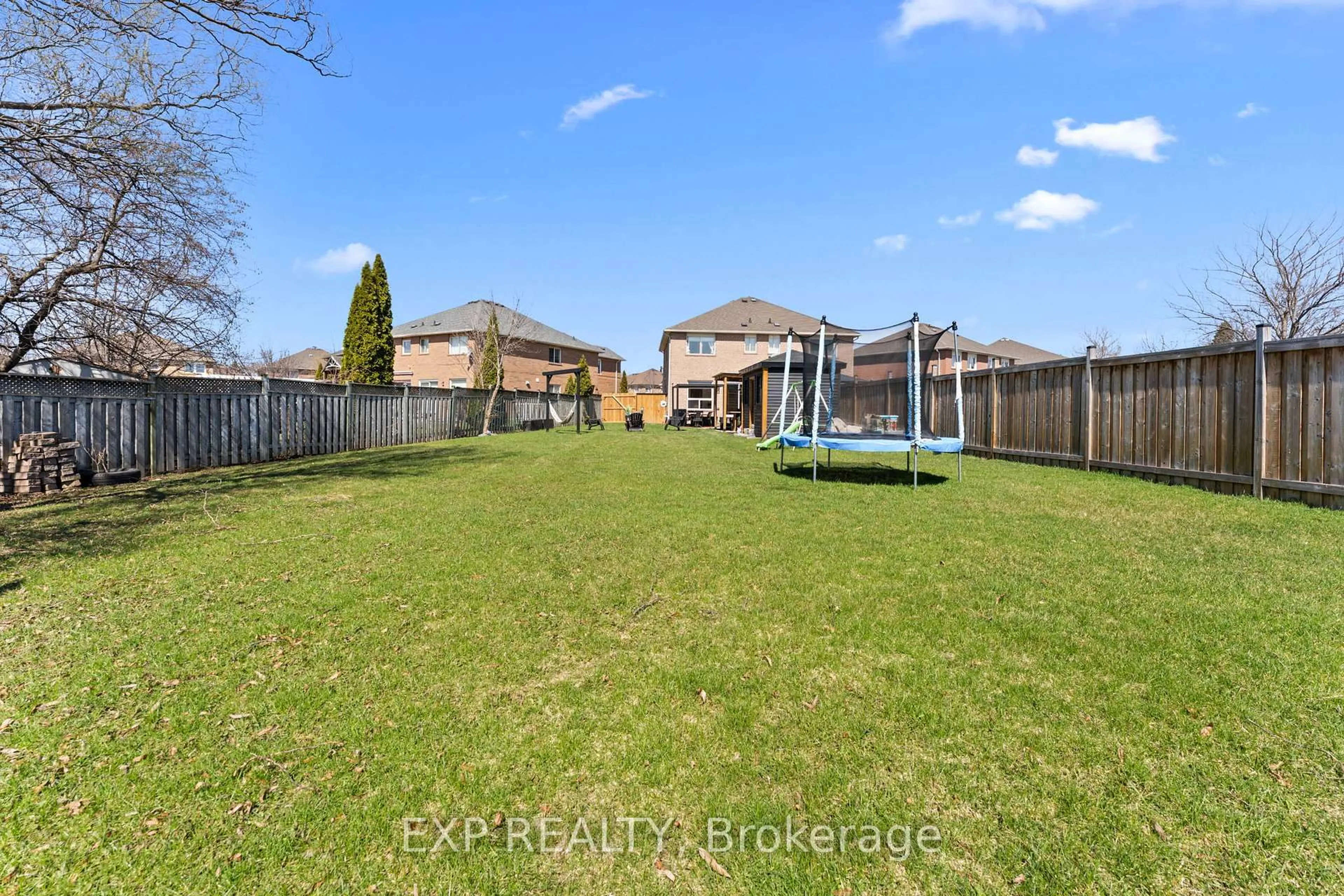 A pic from outside/outdoor area/front of a property/back of a property/a pic from drone, water/lake/river/ocean view for 7224 Visor Gate, Mississauga Ontario L5N 8B5
