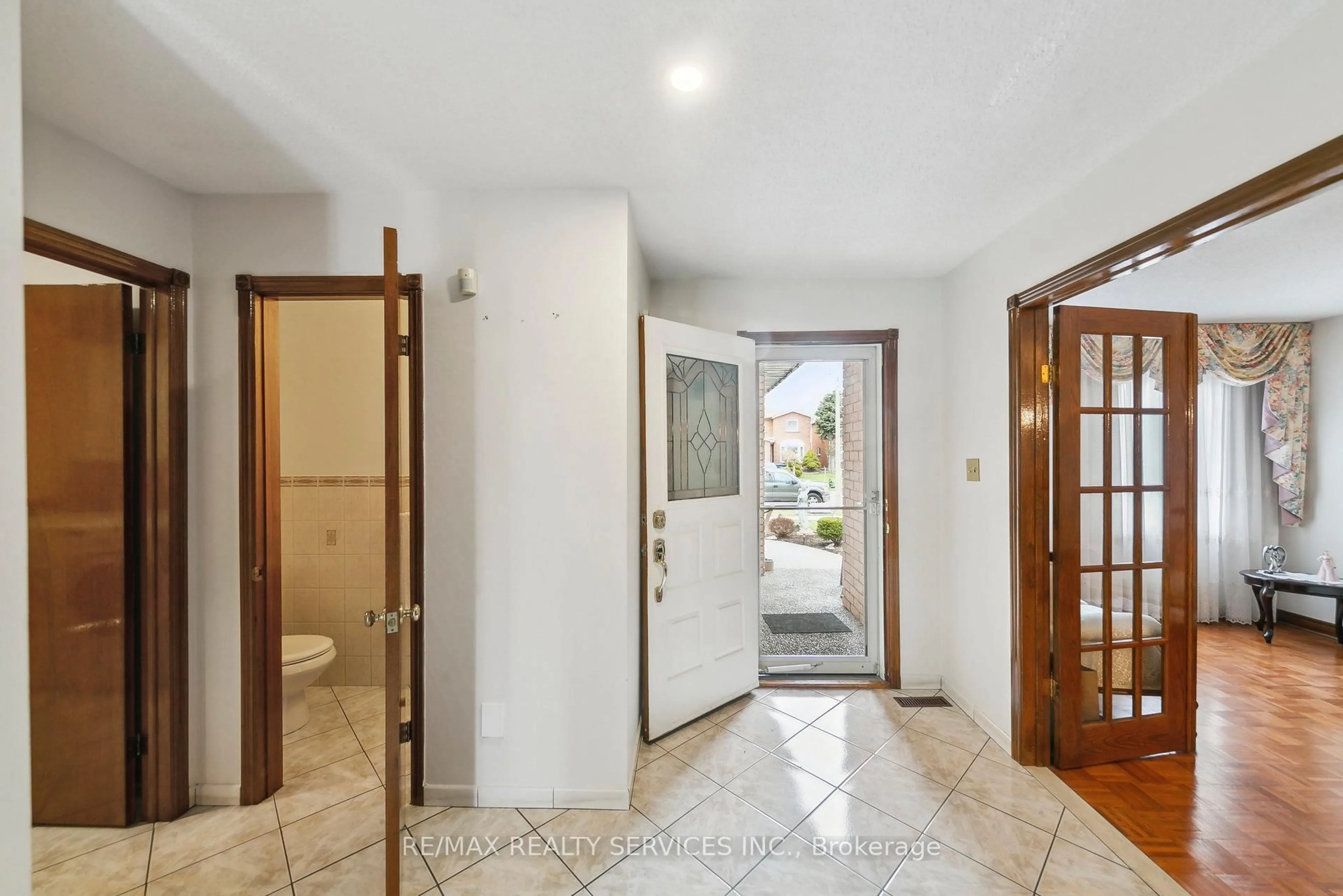 Indoor foyer for 247 Vodden St, Brampton Ontario L6X 2X7