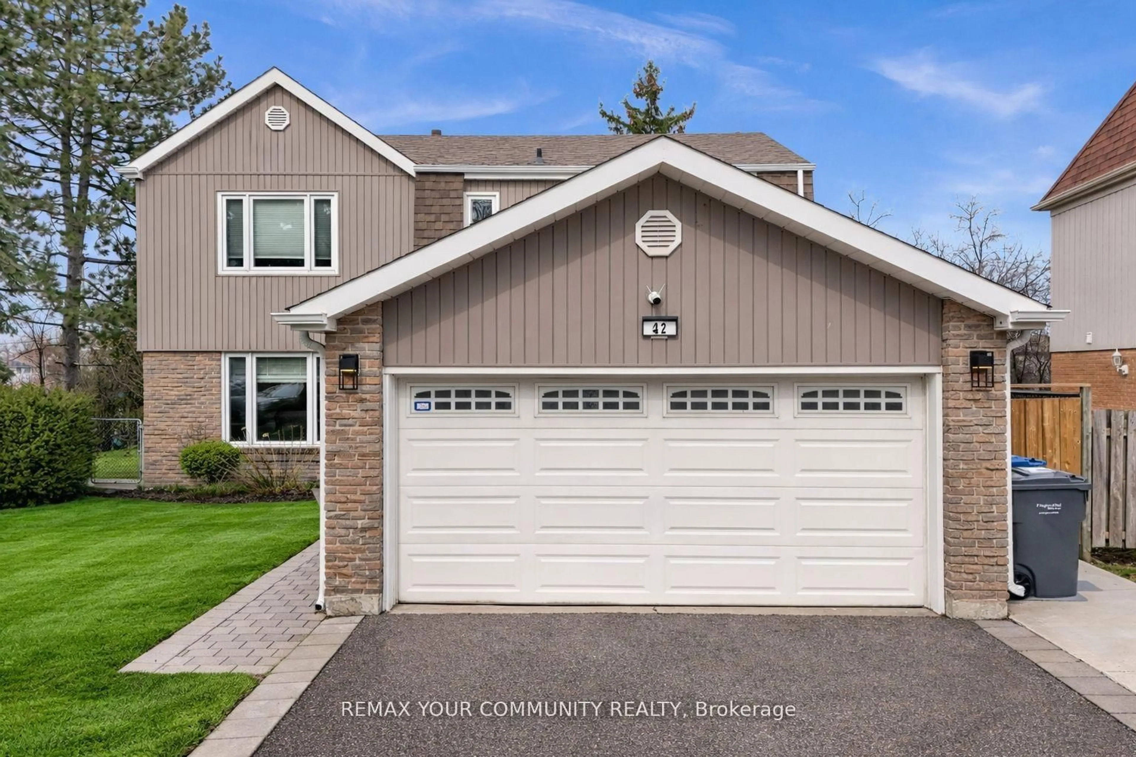 Home with vinyl exterior material, street for 22 MADELAINE Cres, Brampton Ontario L6S 2Y9