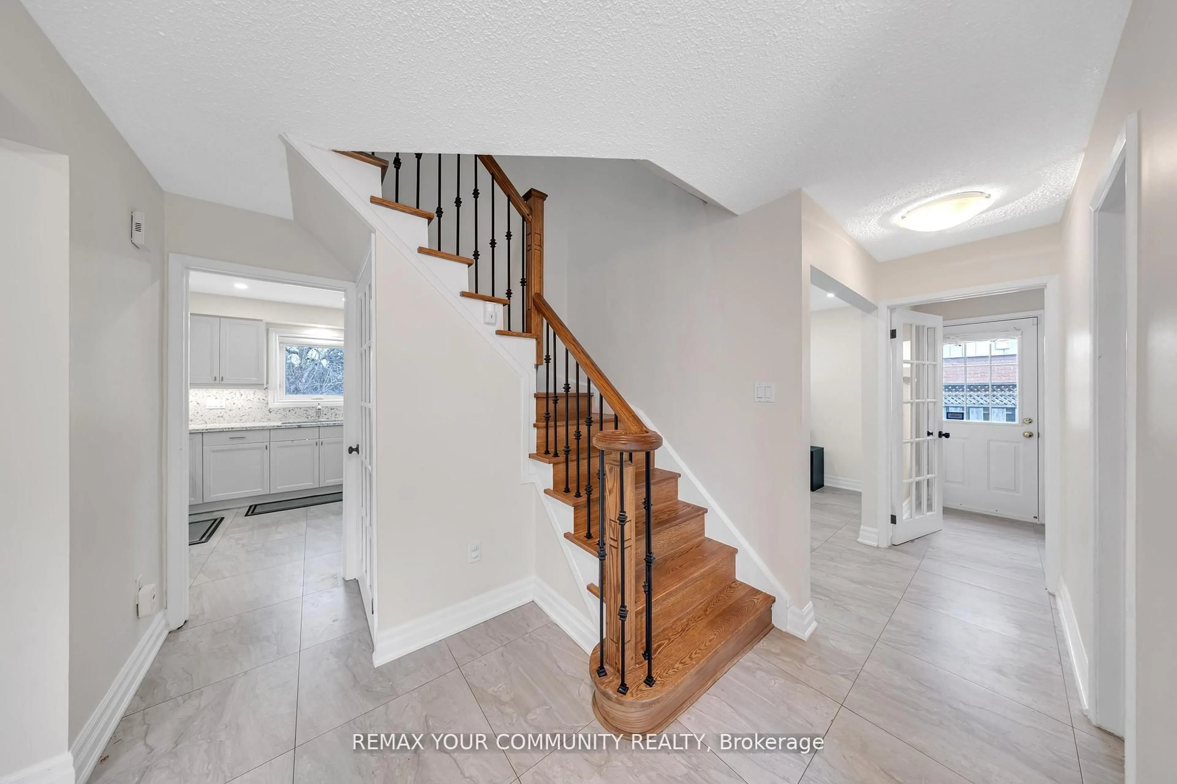 Stairs for 22 MADELAINE Cres, Brampton Ontario L6S 2Y9