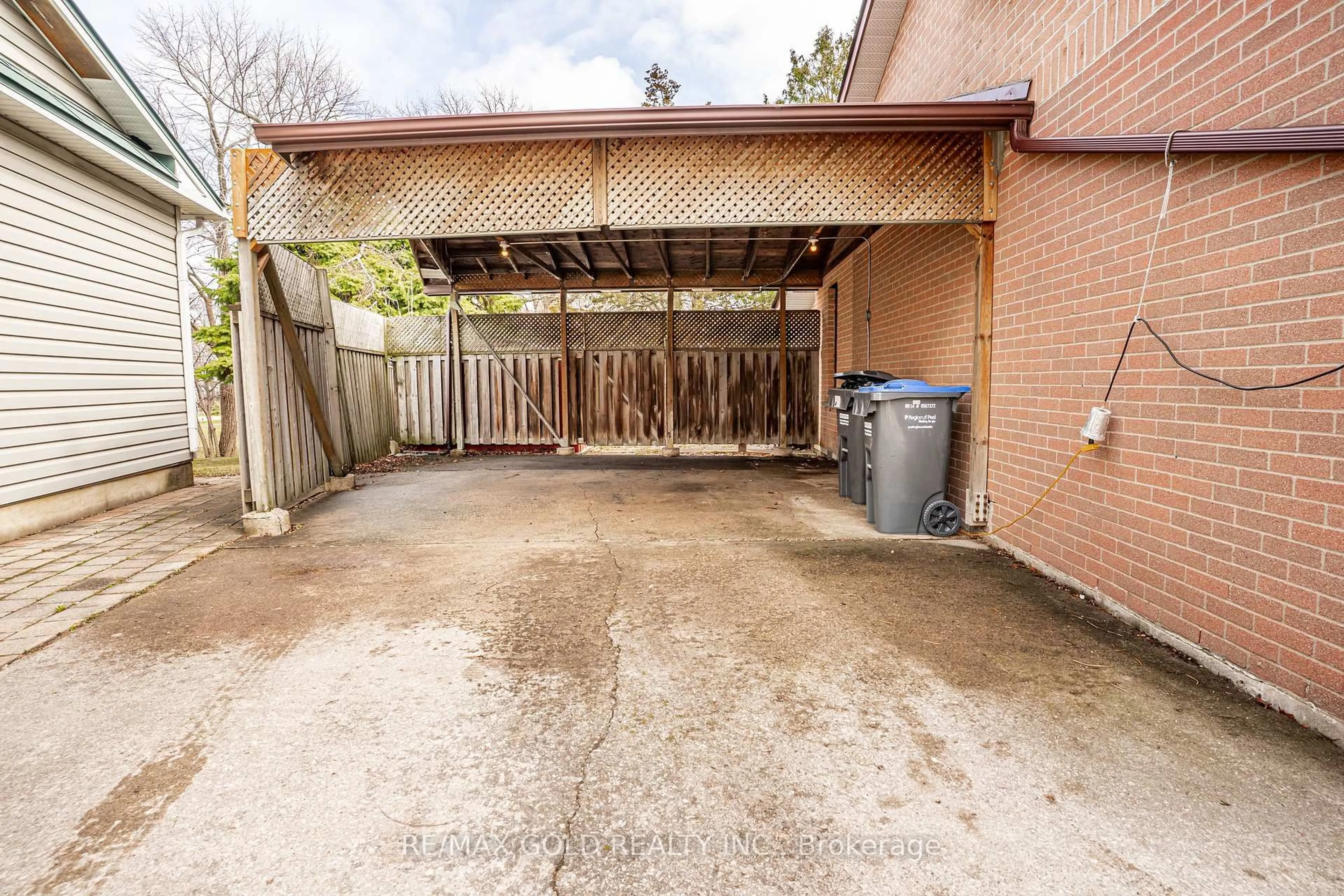 Patio, street for 16 Donalda Pl, Brampton Ontario L6T 1S4