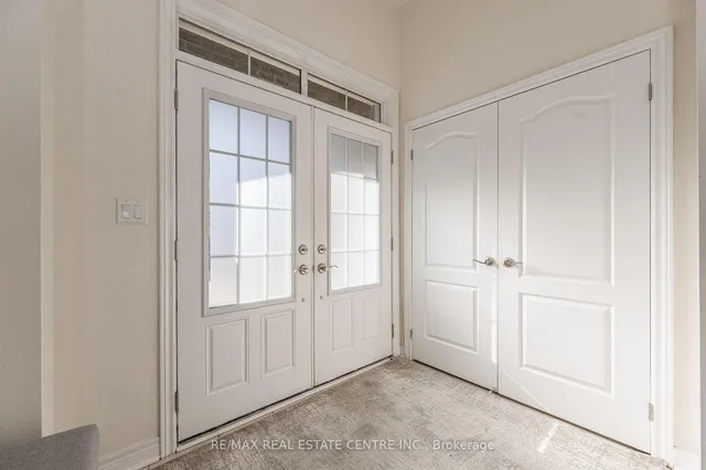 2453 Village Common, Oakville 5