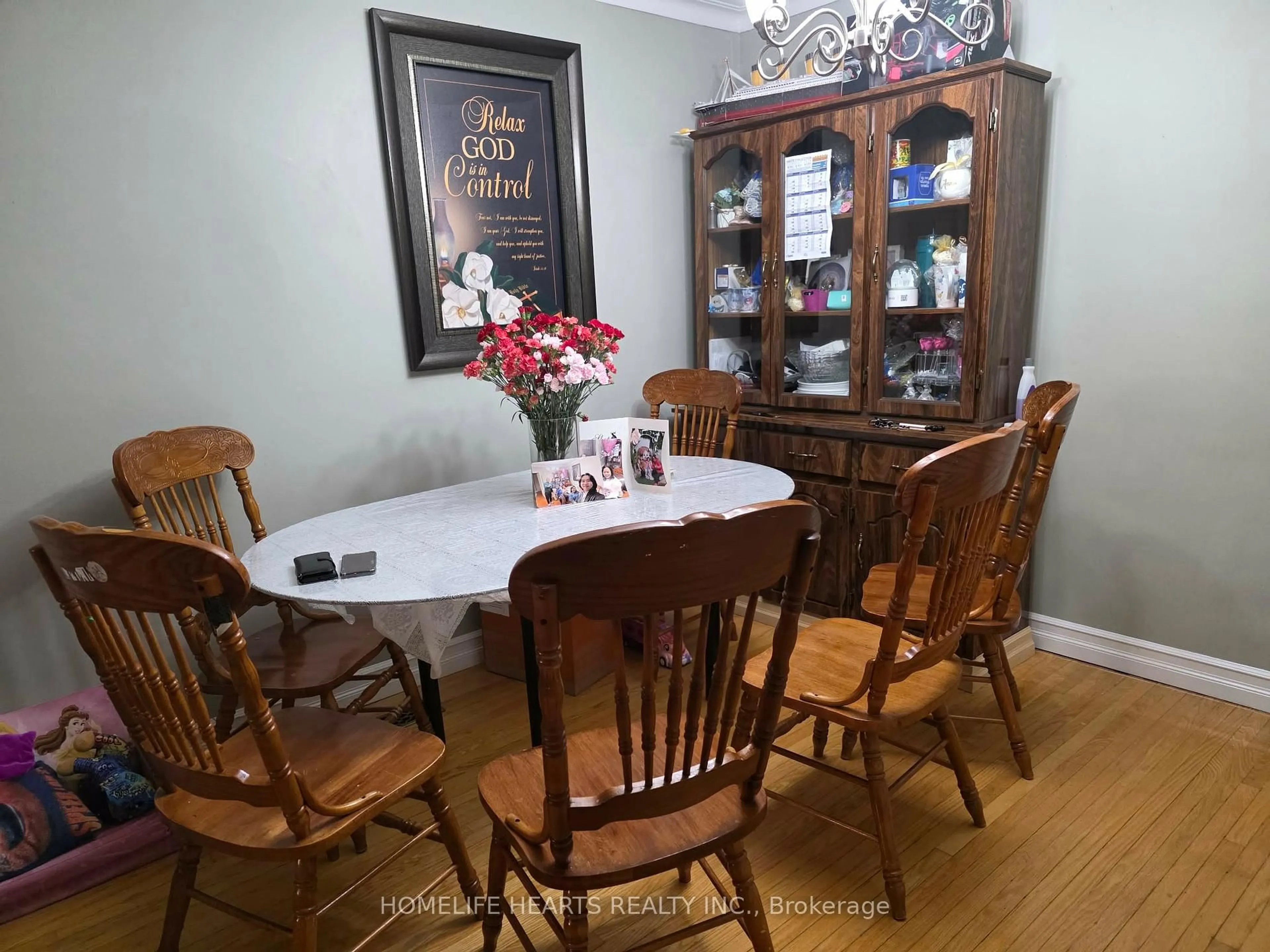 Dining room, wood/laminate floor for 33 Heavitree Dr, Toronto Ontario M3L 1K5