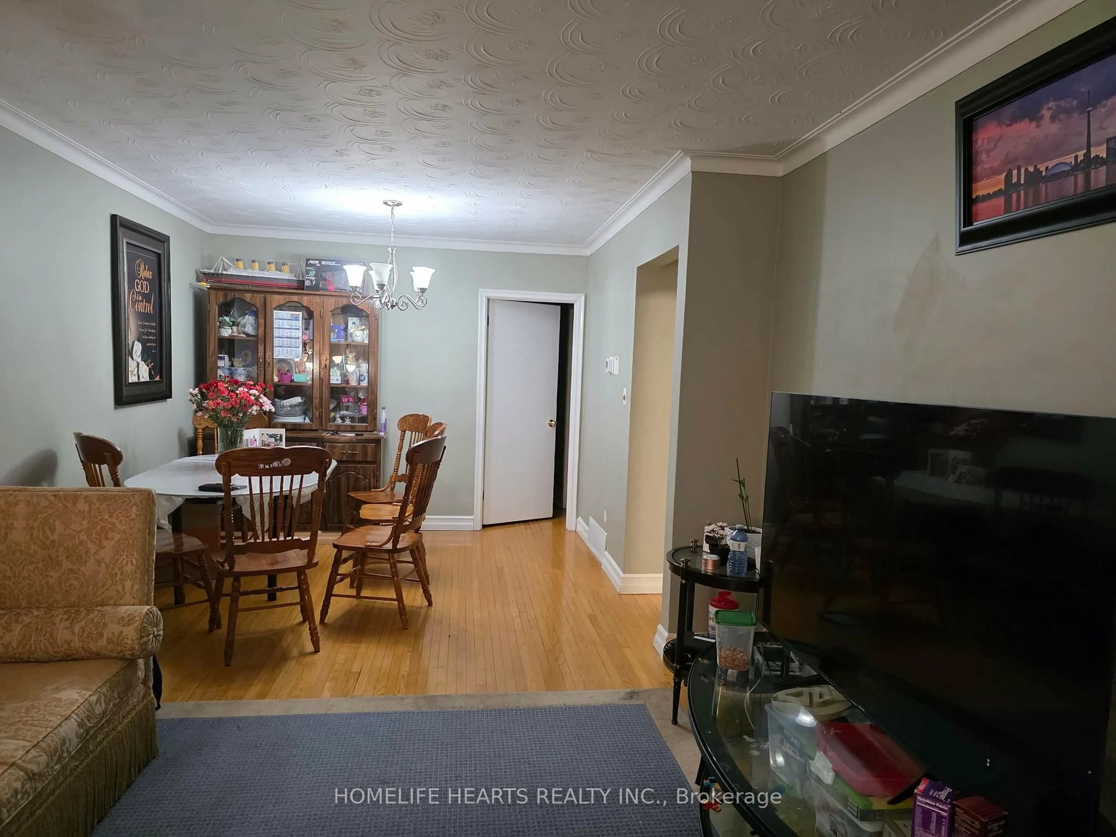 A pic of a room for 33 Heavitree Dr, Toronto Ontario M3L 1K5