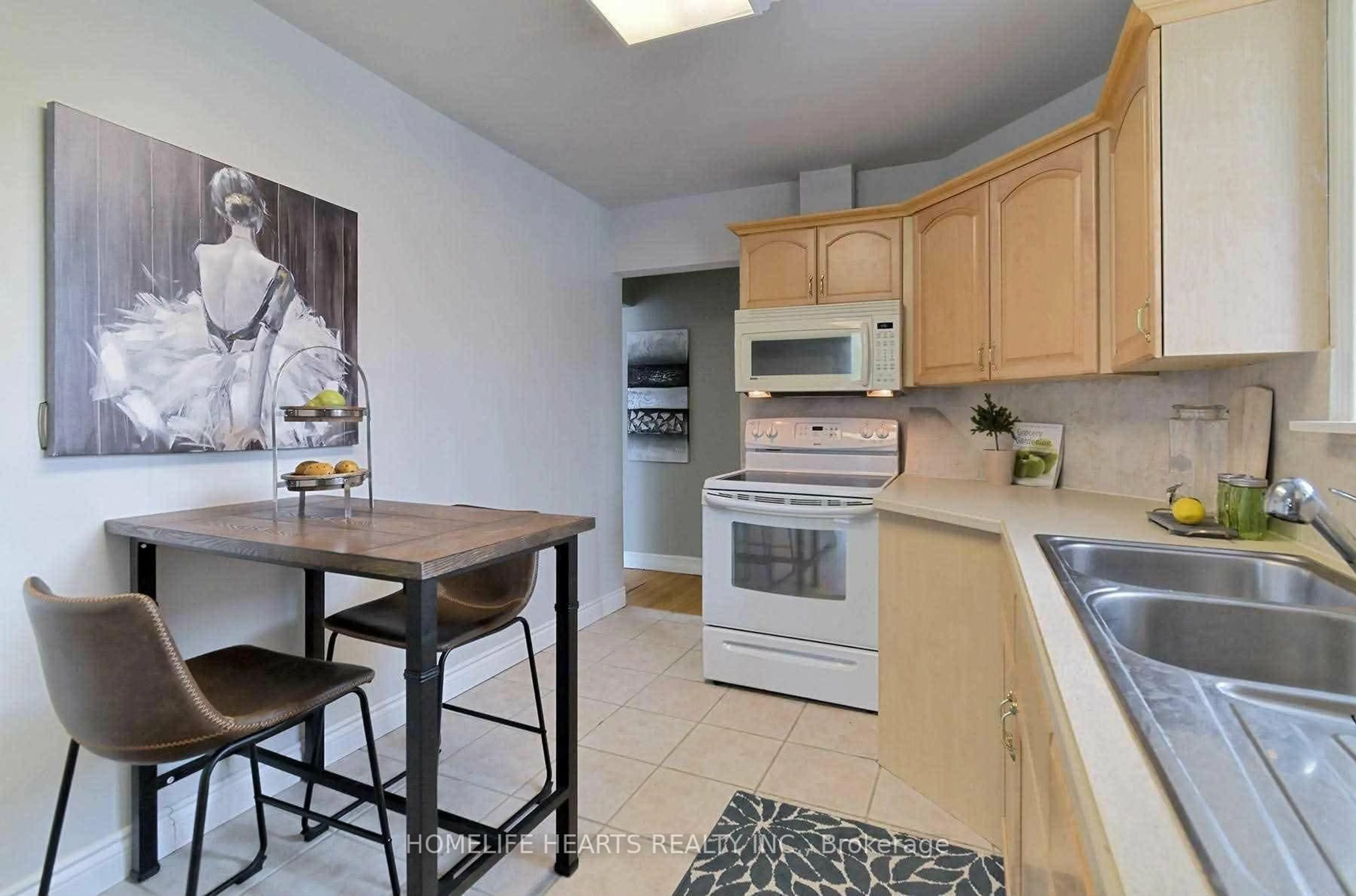 Standard kitchen, unknown for 33 Heavitree Dr, Toronto Ontario M3L 1K5