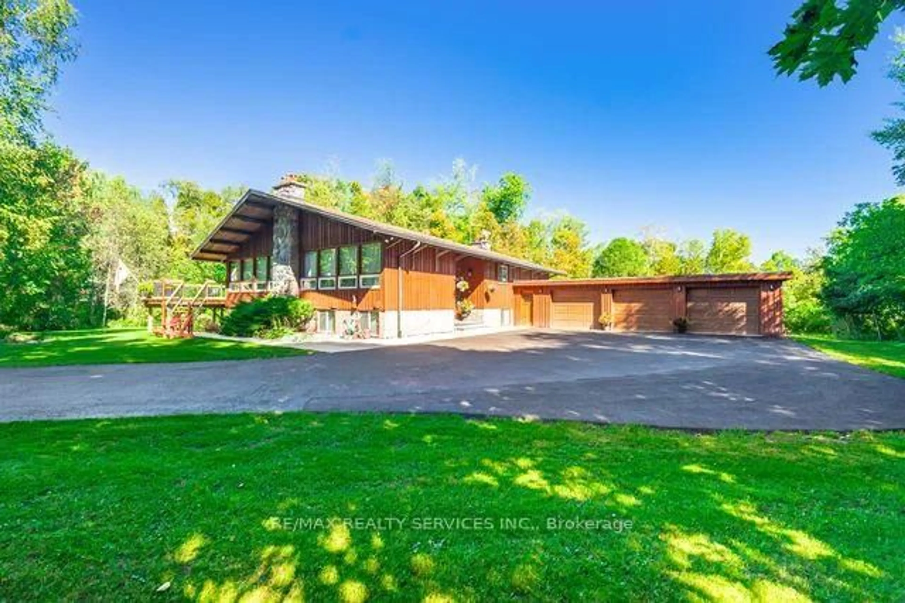 A pic from outside/outdoor area/front of a property/back of a property/a pic from drone, unknown for 24 Cedar Dr, Caledon Ontario L7K 1H6