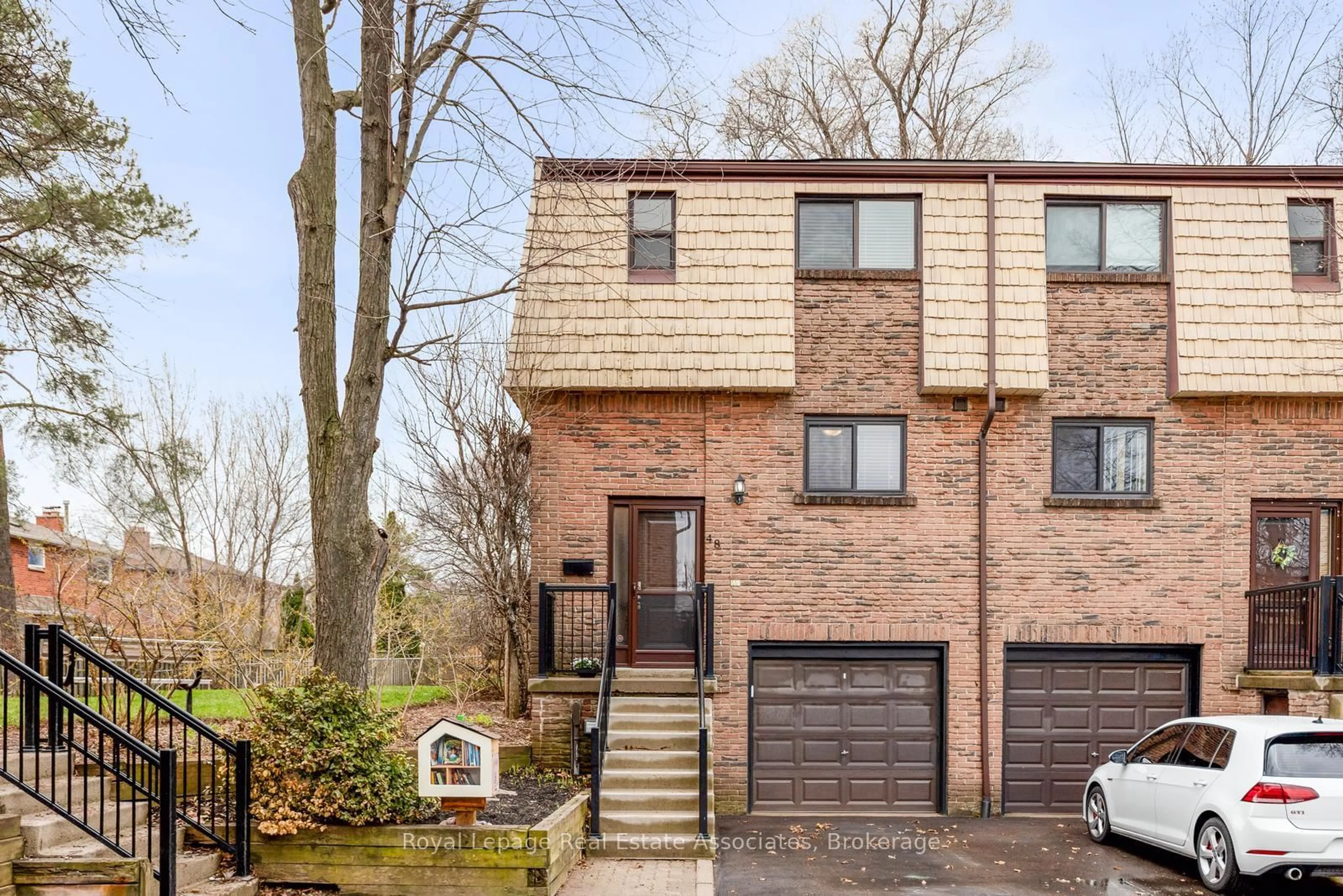 Home with brick exterior material, street for 1516 Sixth Line #48, Oakville Ontario L6H 2P2