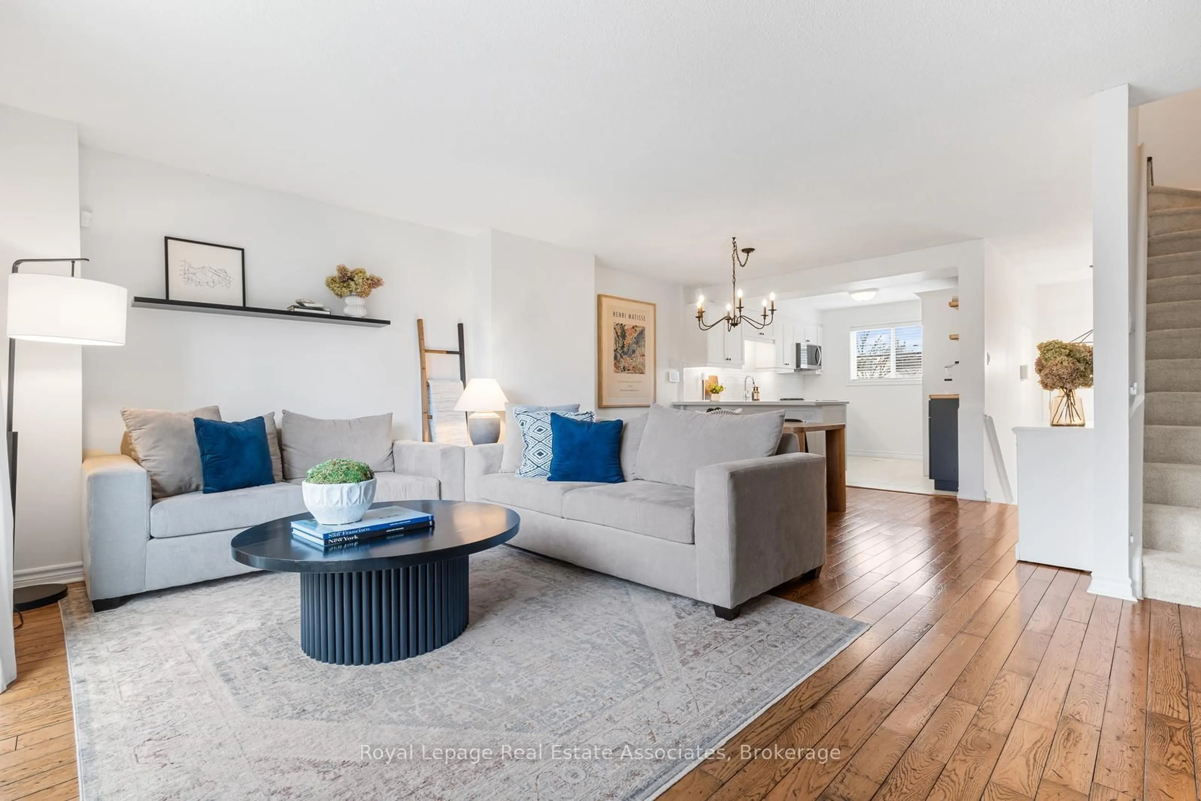 Living room with furniture, unknown for 1516 Sixth Line #48, Oakville Ontario L6H 2P2