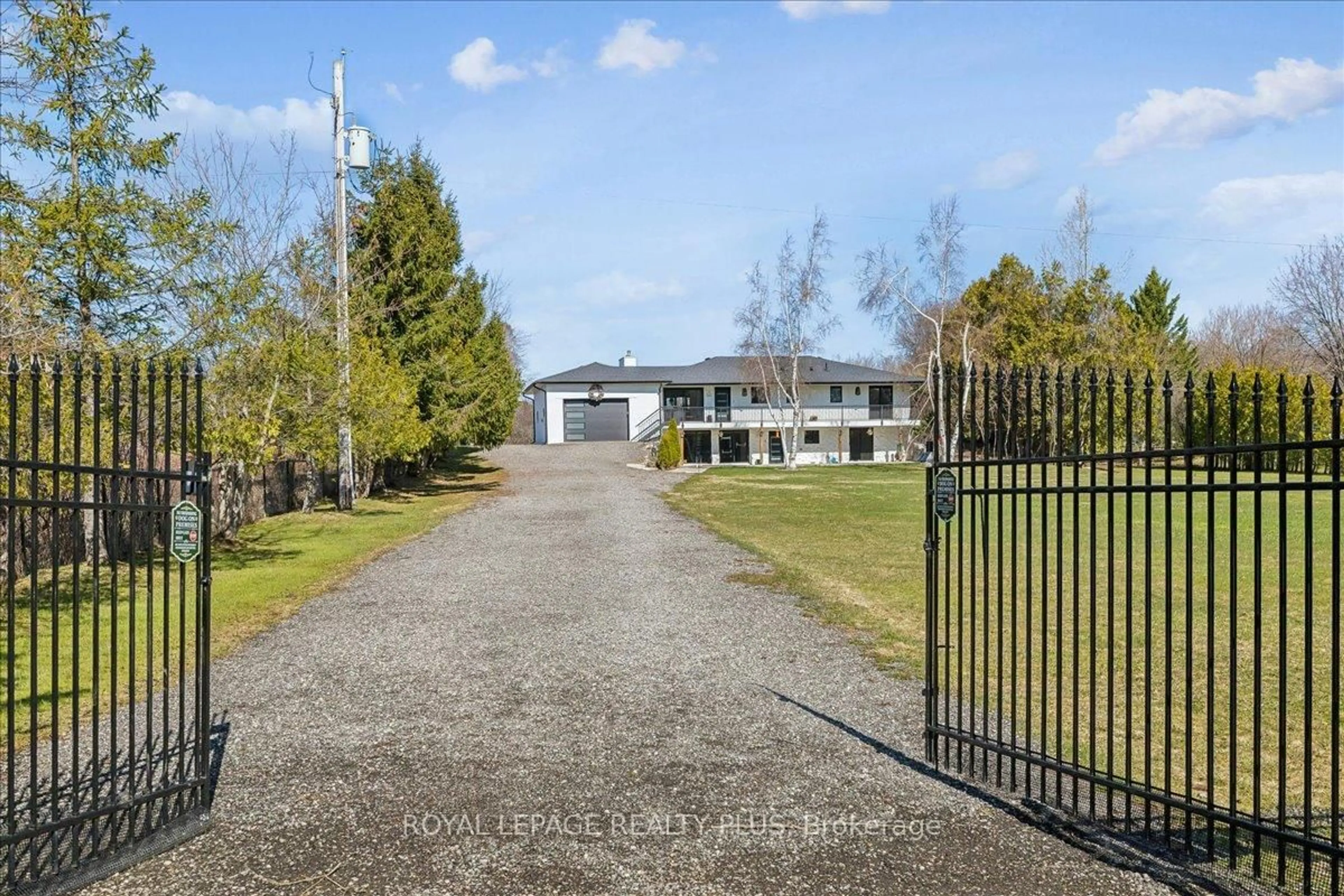 A pic from outside/outdoor area/front of a property/back of a property/a pic from drone, street for 6153 22 SIDE Rd, Halton Hills Ontario L7J 2L7