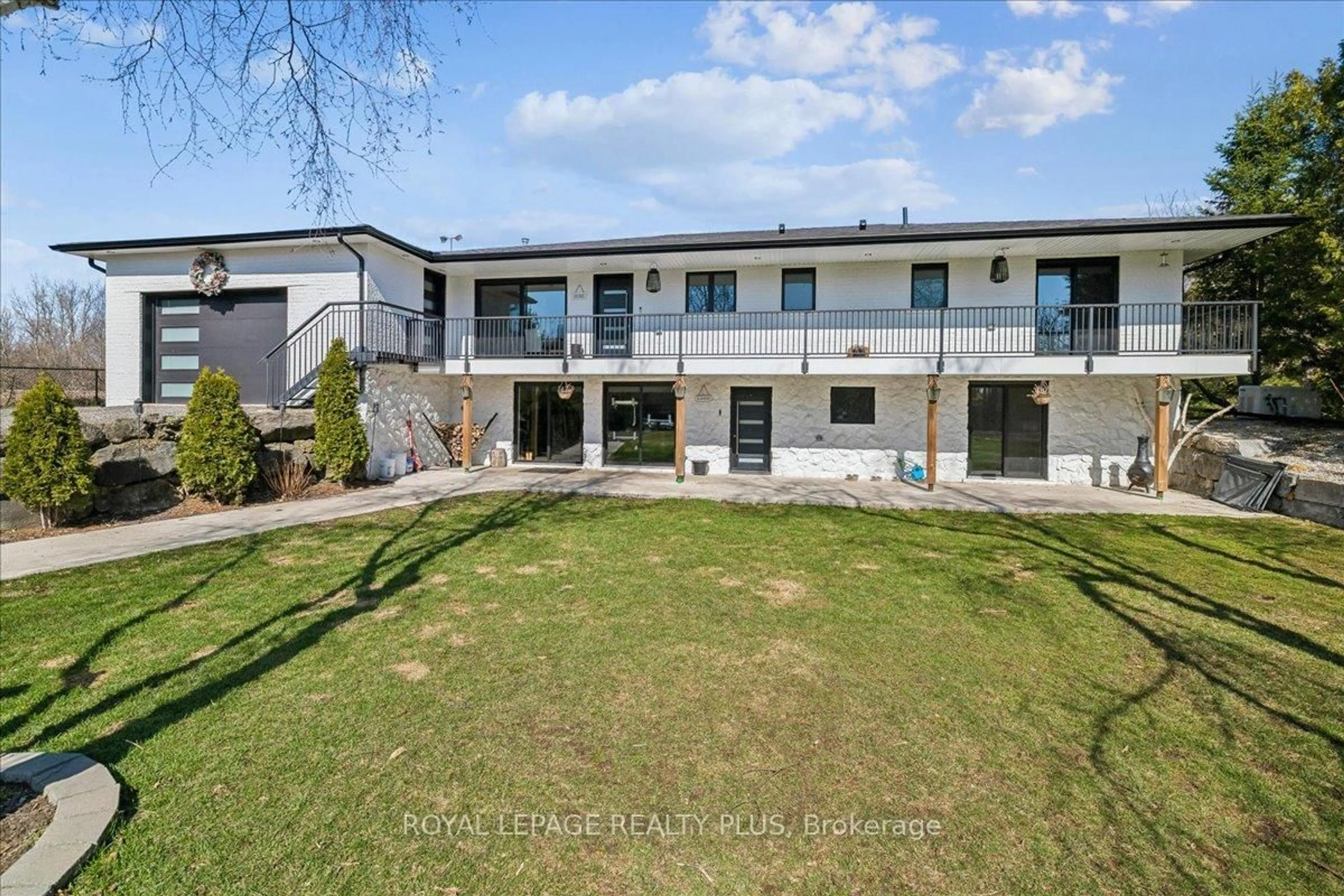 A pic from outside/outdoor area/front of a property/back of a property/a pic from drone, building for 6153 22 SIDE Rd, Halton Hills Ontario L7J 2L7