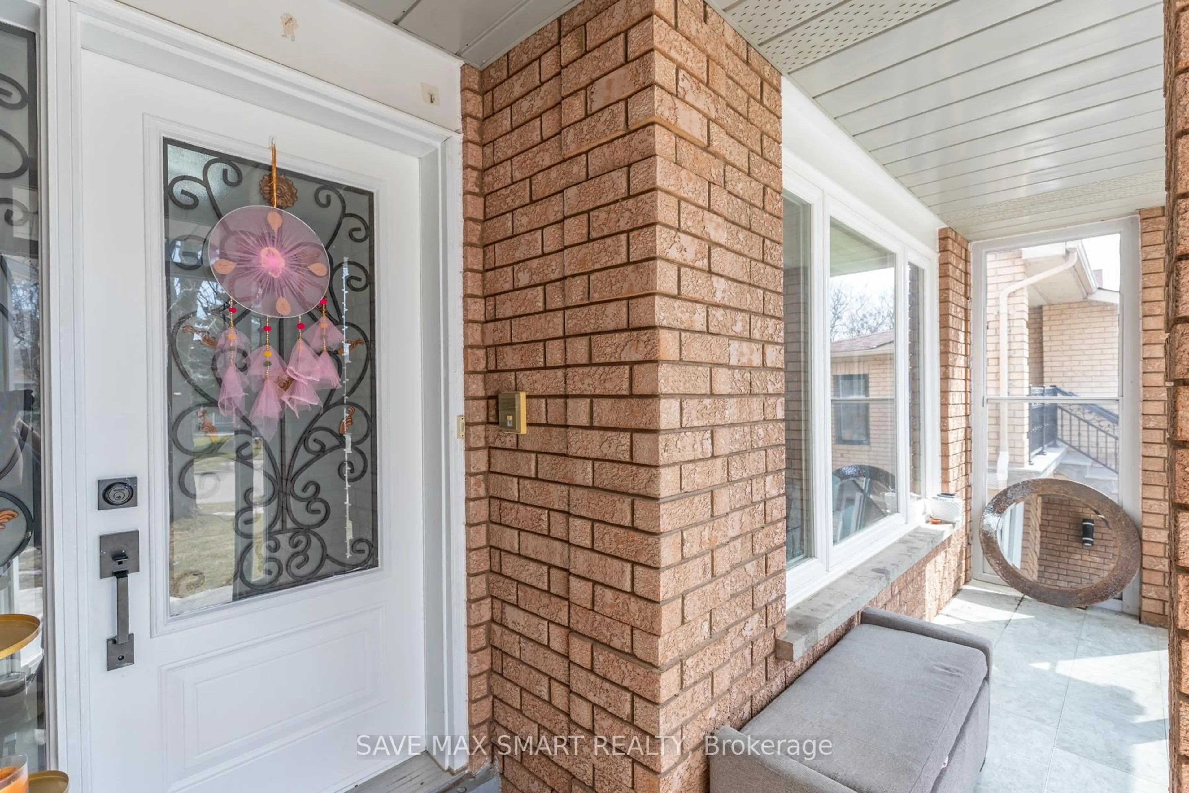 Home with brick exterior material, street for 46 Canarvan Crt, Brampton Ontario L6Y 4N1