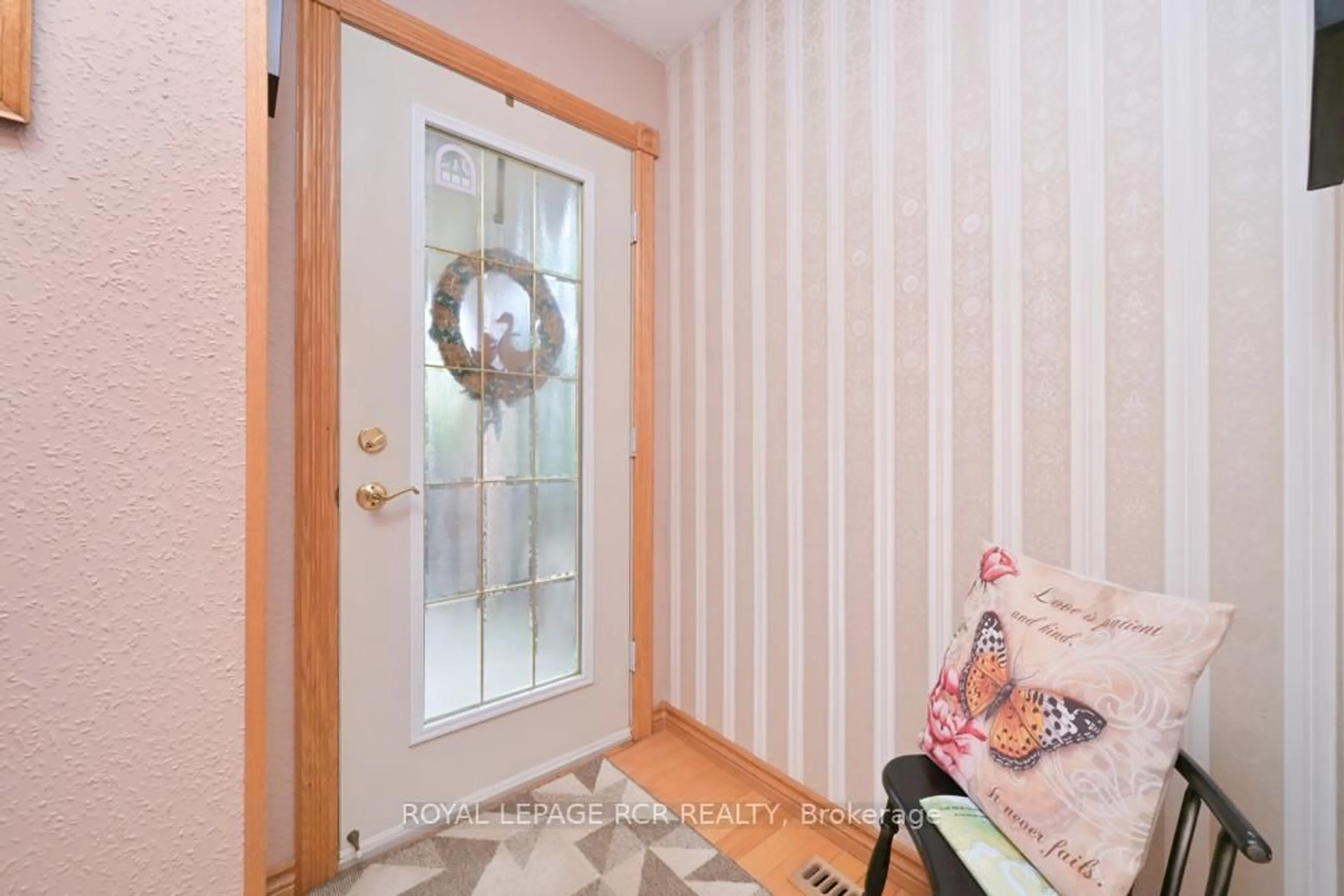 Indoor entryway for 73 Dufferin St, Orangeville Ontario L9W 4E8