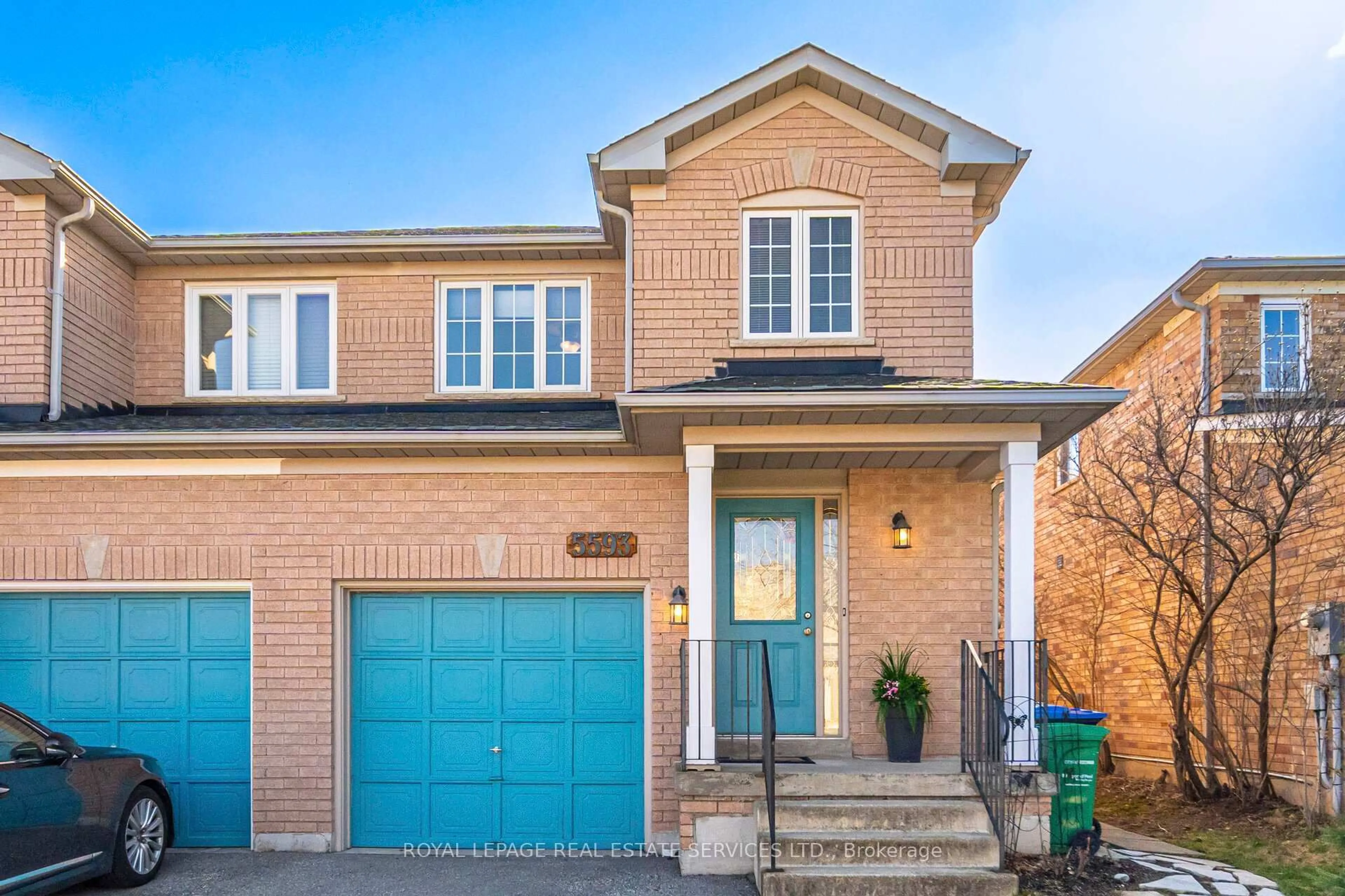 Home with brick exterior material, street for 5593 Palmerston Cres, Mississauga Ontario L5M 5Z8