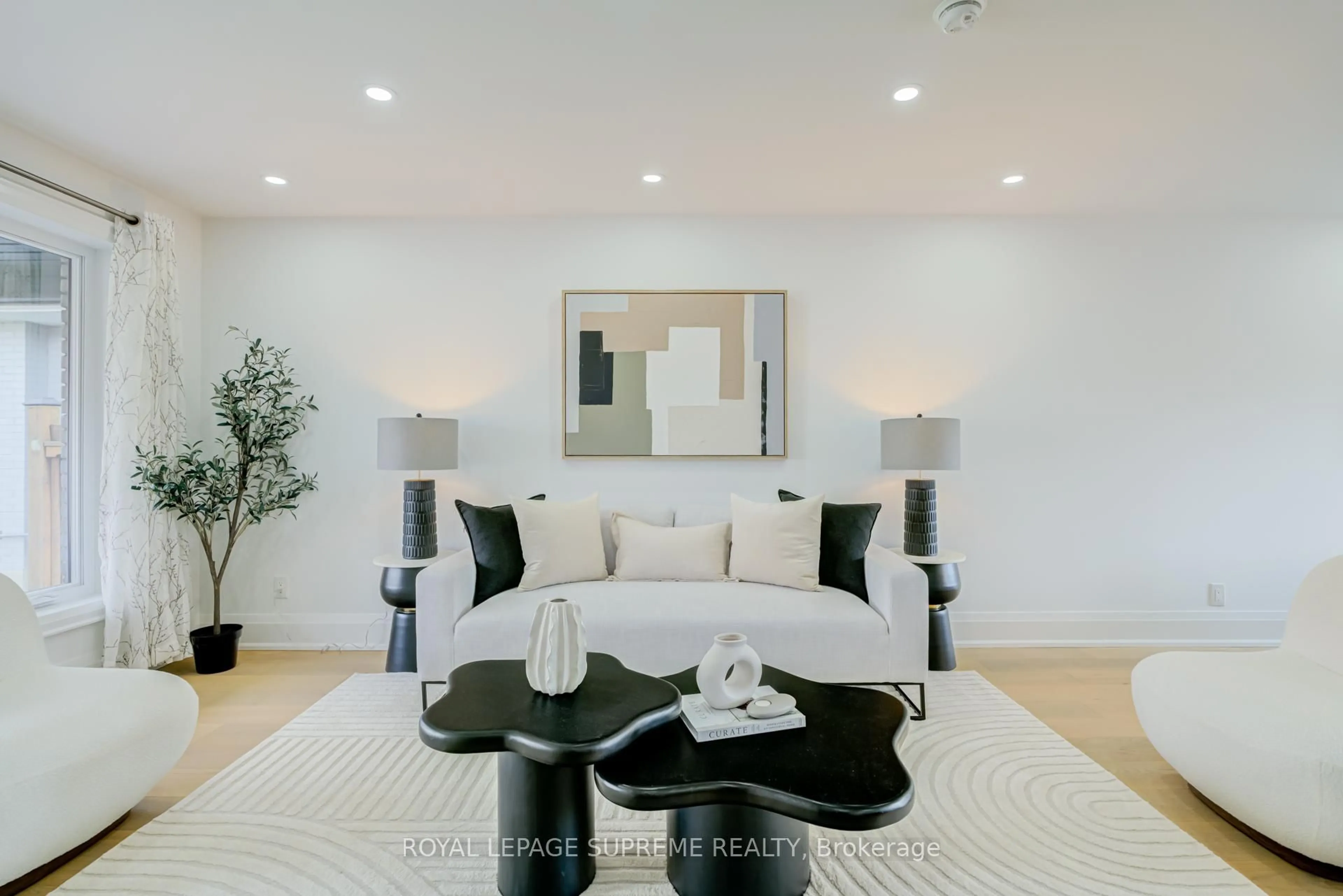 Living room with furniture, unknown for 21 Spencely Crt, Toronto Ontario M9P 1N4