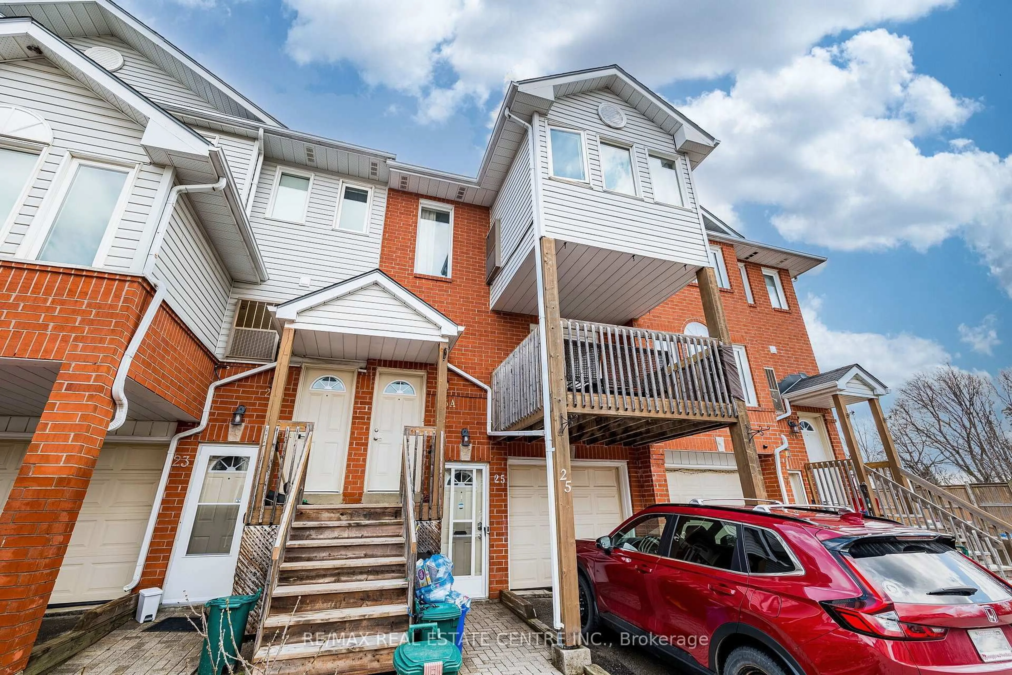 A pic from outside/outdoor area/front of a property/back of a property/a pic from drone, street for 25A Wylie Circ, Halton Hills Ontario L7G 5M1