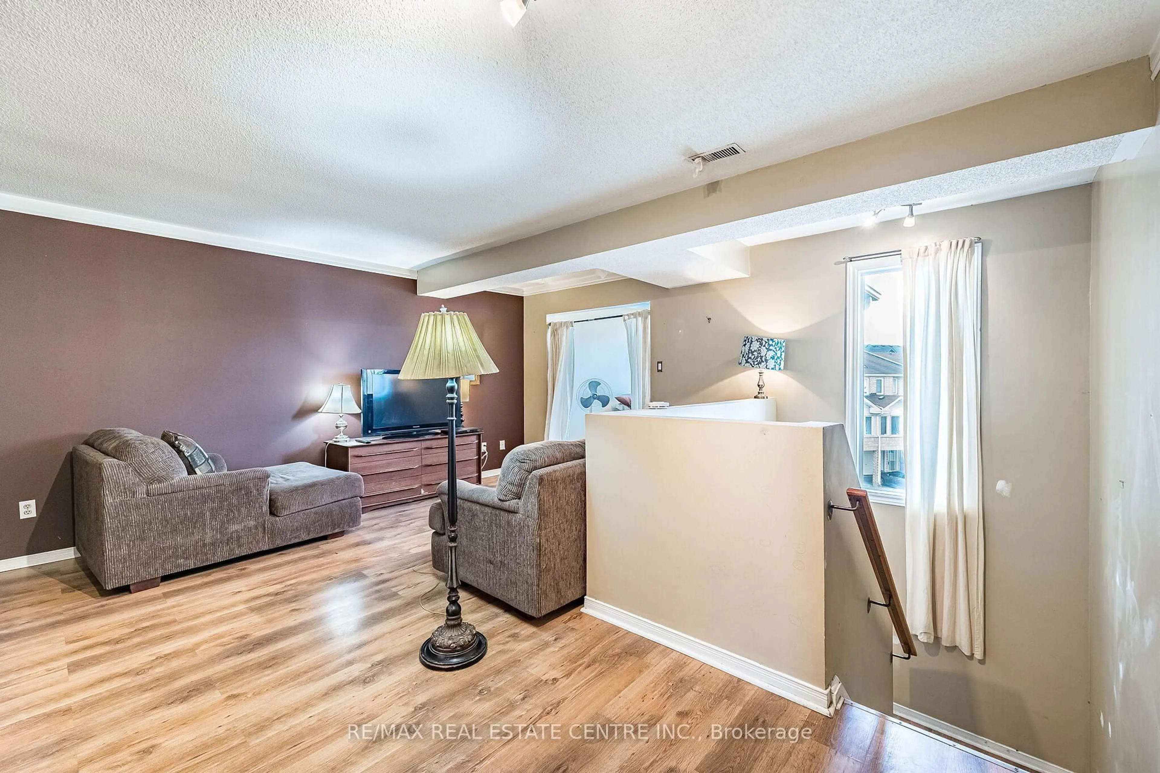 Living room with furniture, unknown for 25A Wylie Circ, Halton Hills Ontario L7G 5M1