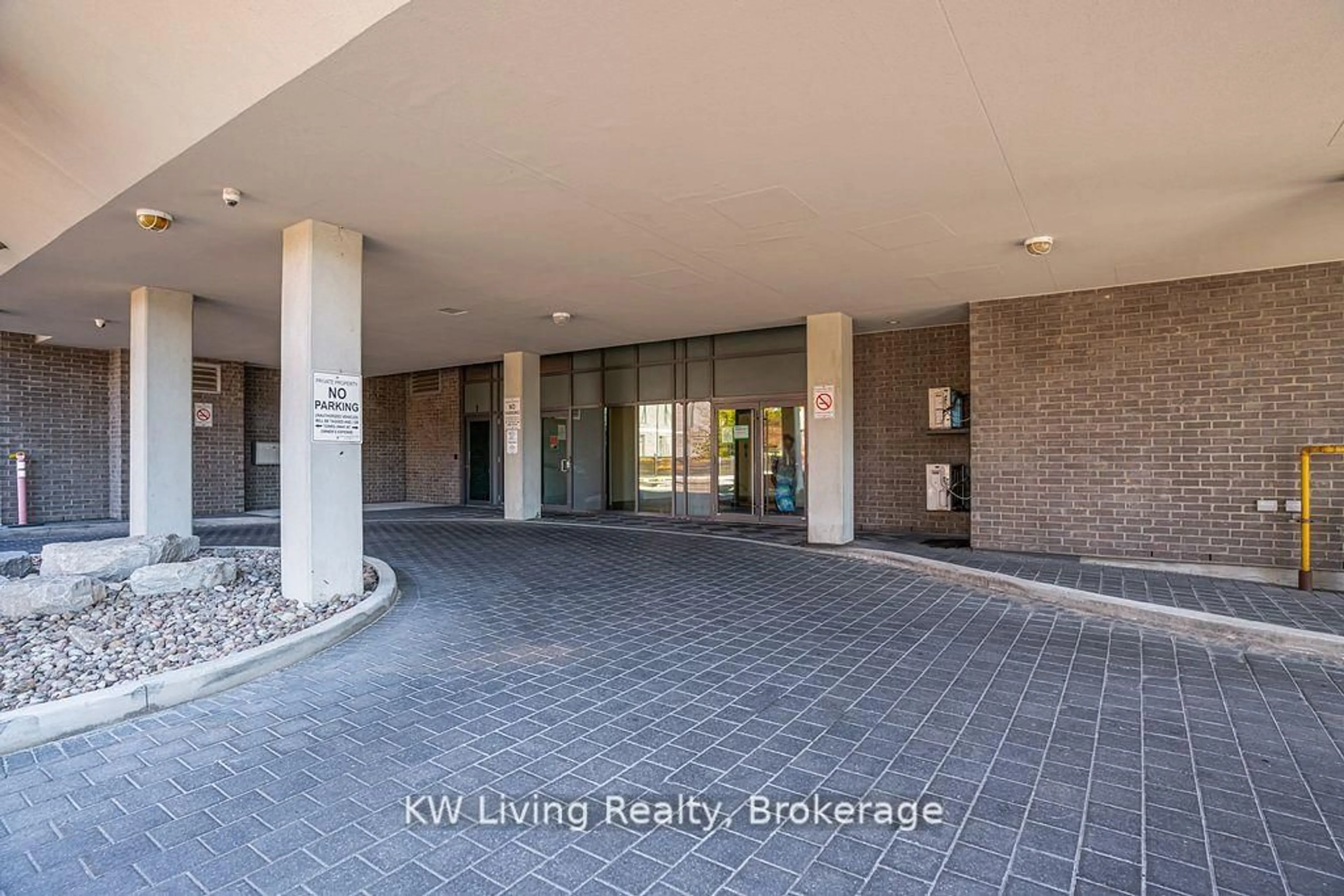 Indoor foyer for 16 McAdam Ave #507, Toronto Ontario M6A 0B9