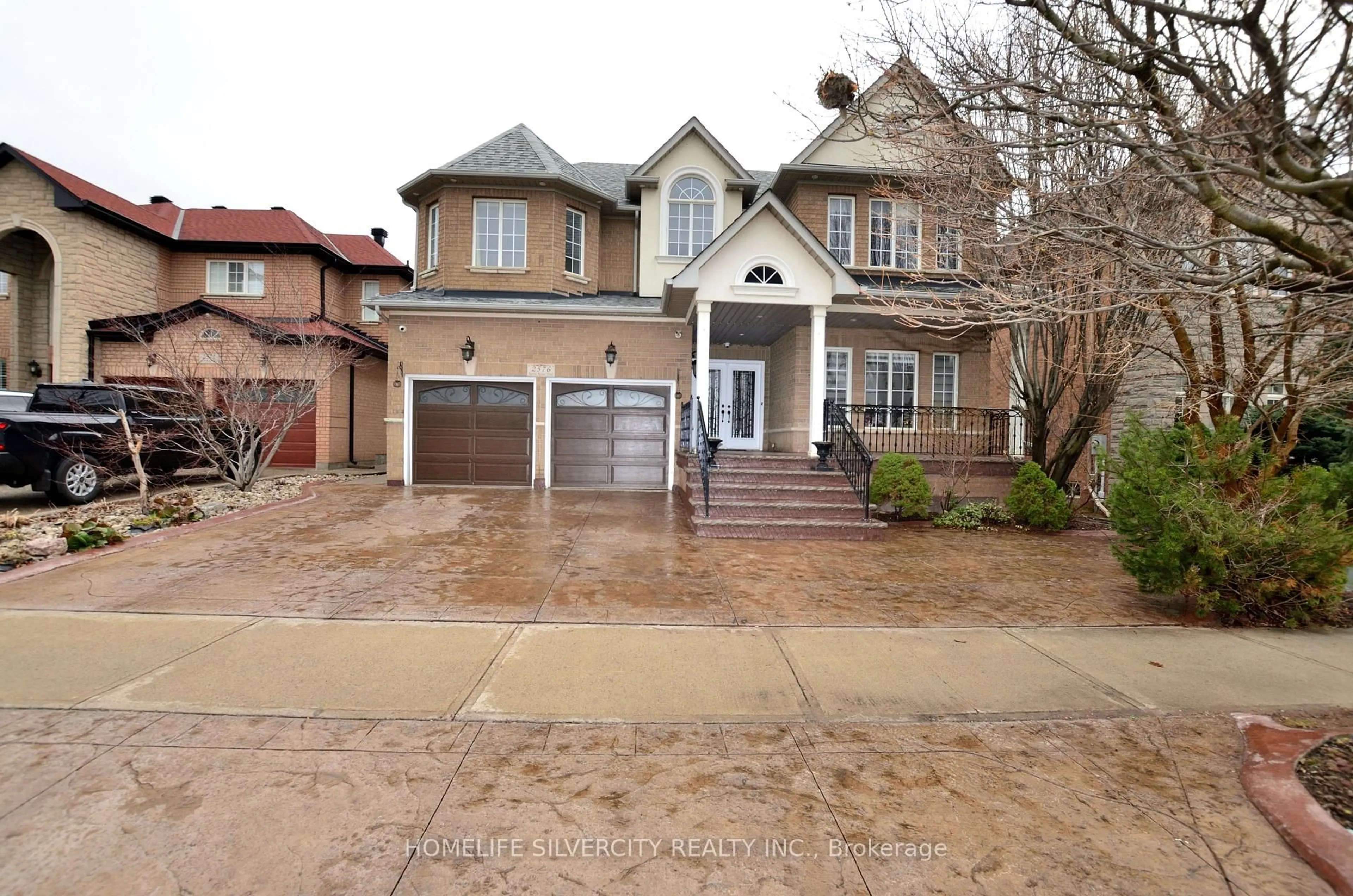 Home with brick exterior material, street for 2576 North Ridge Tr, Oakville Ontario L6H 7L5