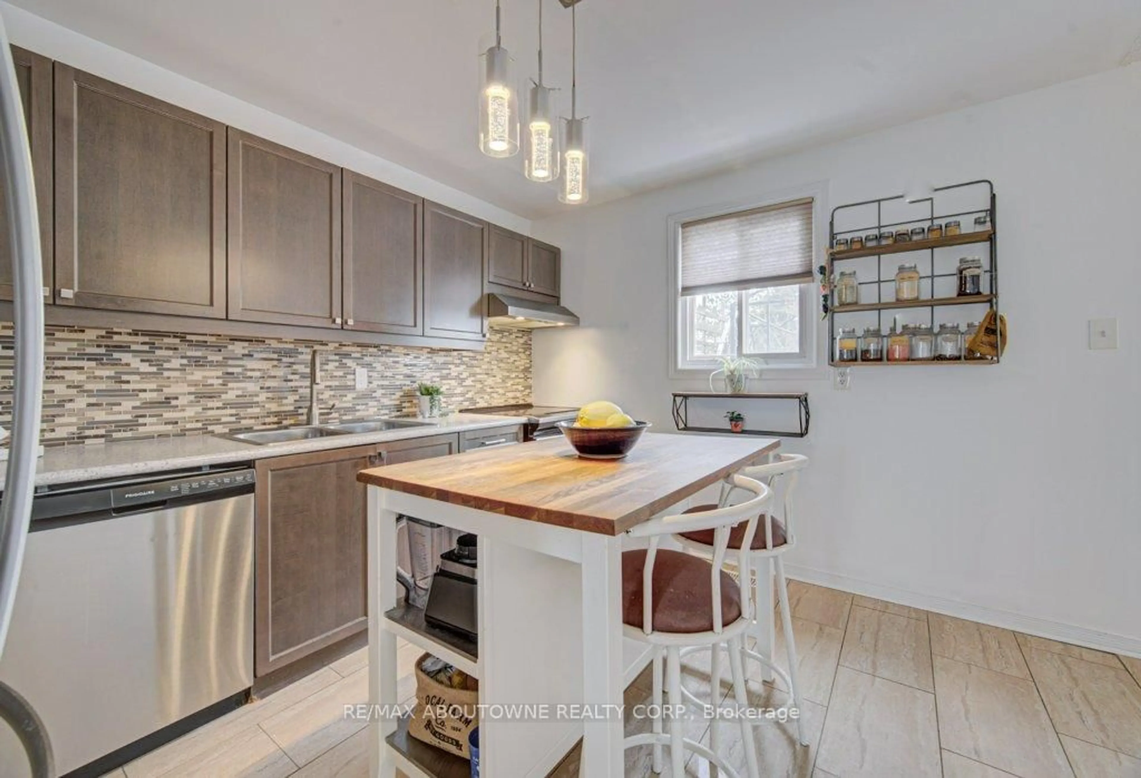 Open concept kitchen, ceramic/tile floor for 85 Huntingwood Cres, Brampton Ontario L6S 1S5