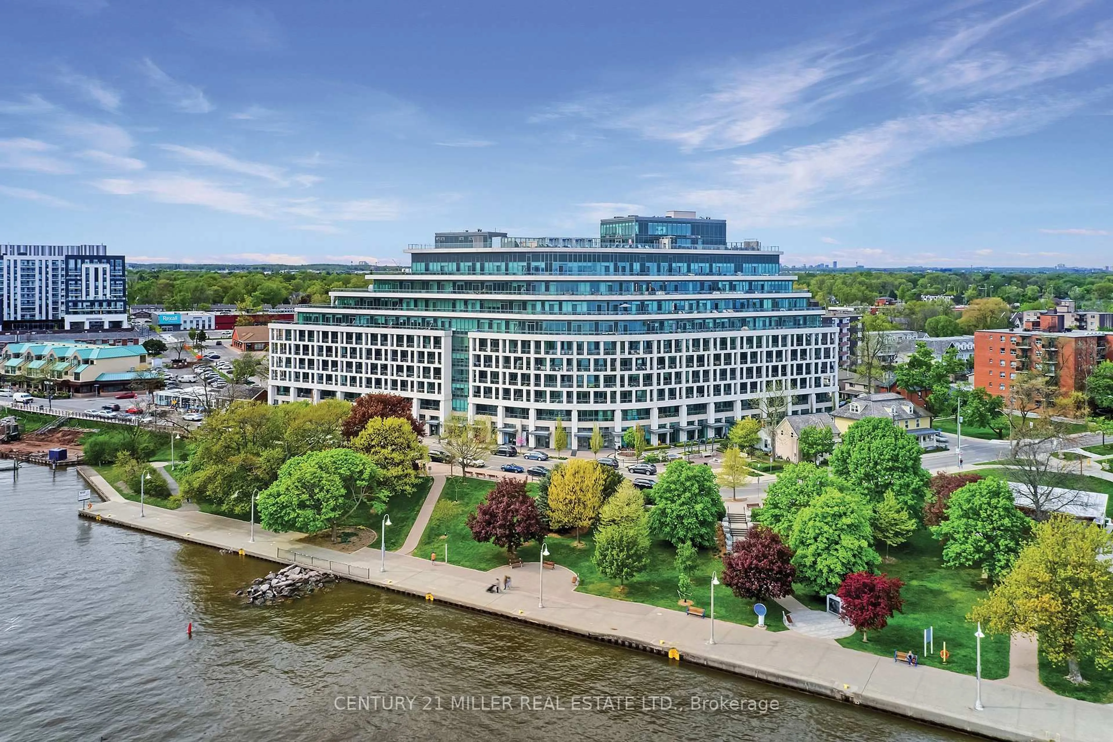 A pic from outside/outdoor area/front of a property/back of a property/a pic from drone, building for 11 Bronte Rd #702, Oakville Ontario L6L 0E1