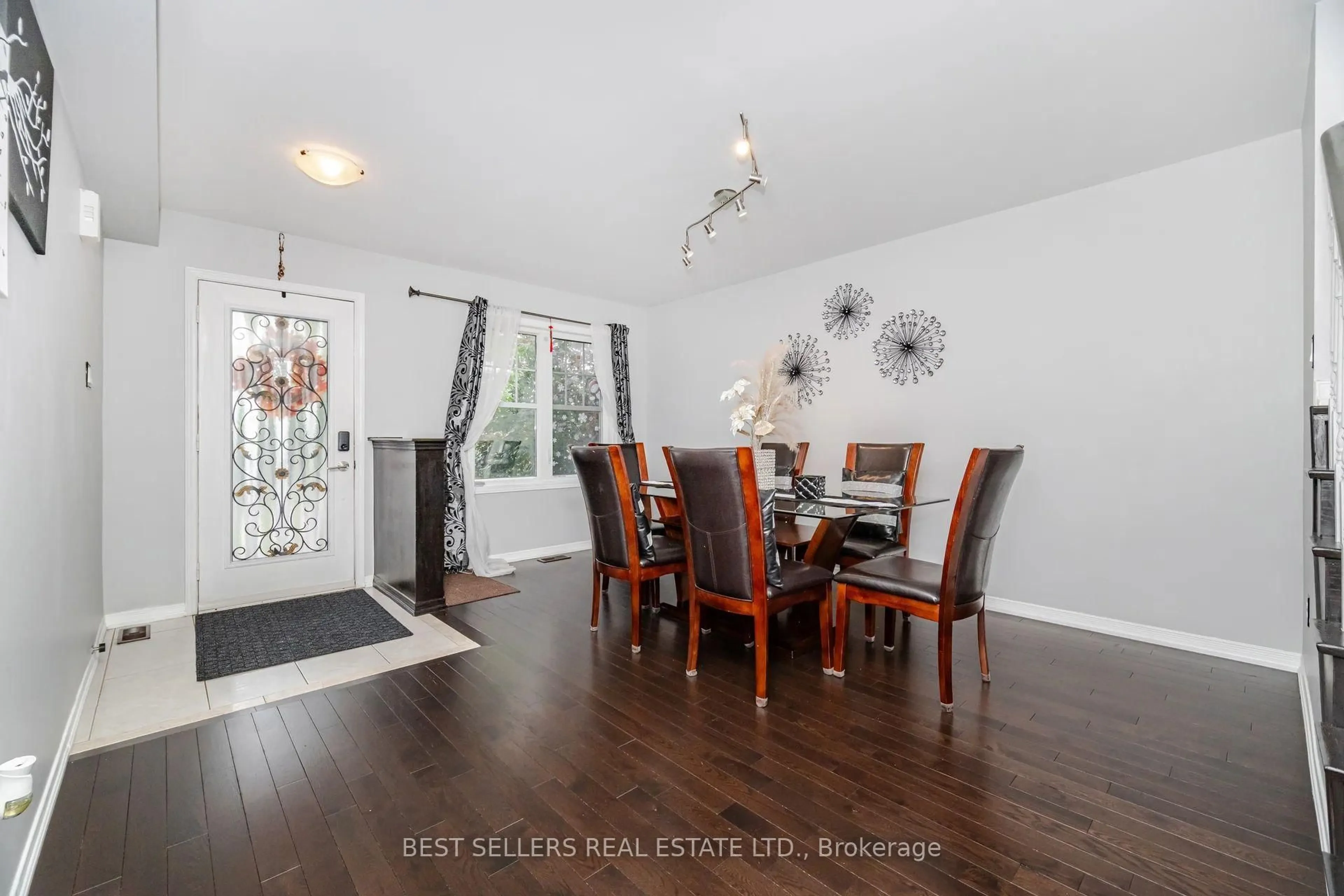 Dining room, wood/laminate floor for 416 Duncan Lane, Milton Ontario L9T 0V3