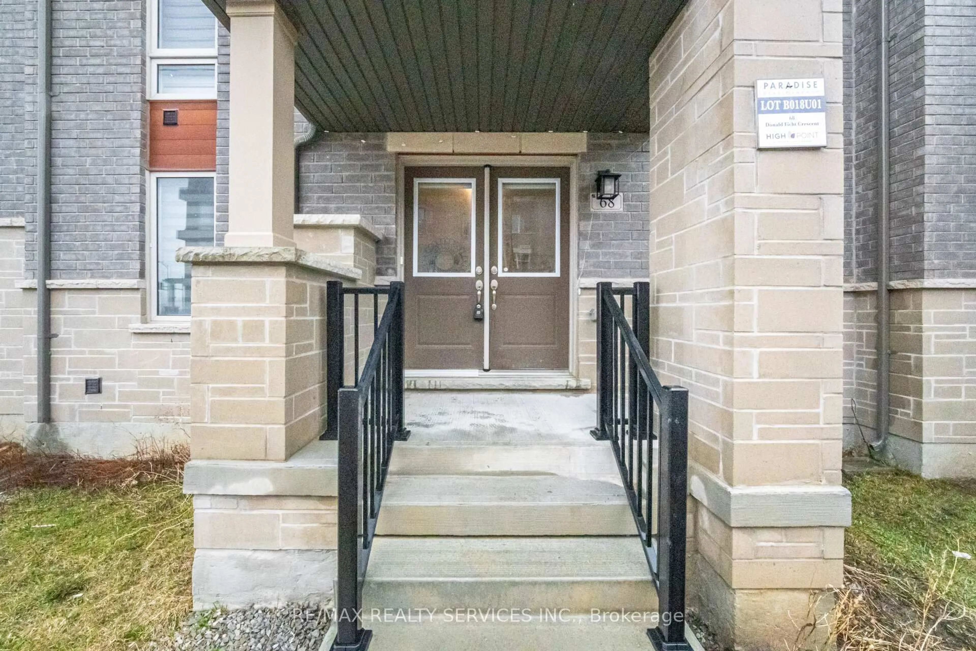 Indoor entryway for 68 Donald Ficht Cres, Brampton Ontario L7A 5H7