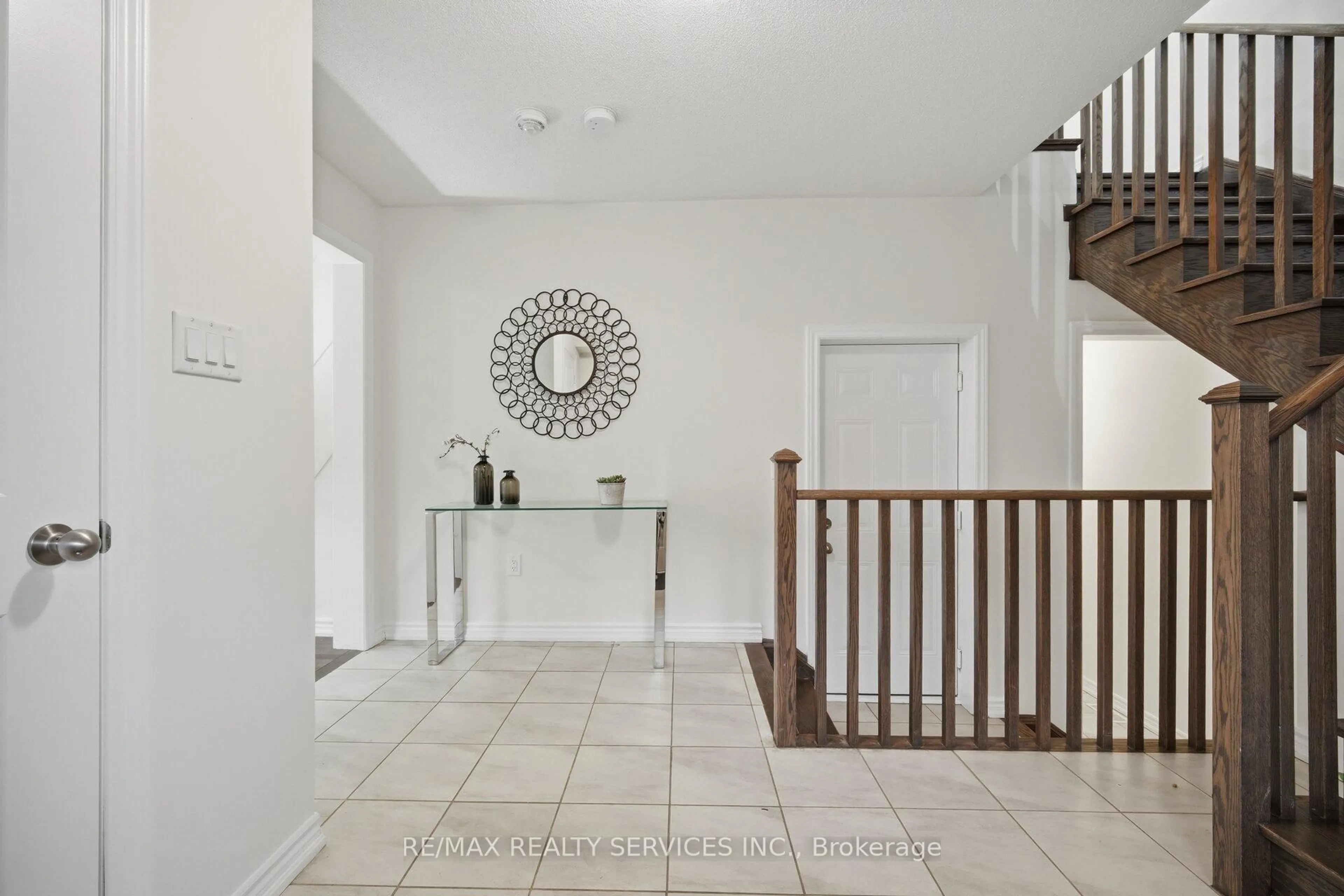 Indoor entryway for 68 Donald Ficht Cres, Brampton Ontario L7A 5H7