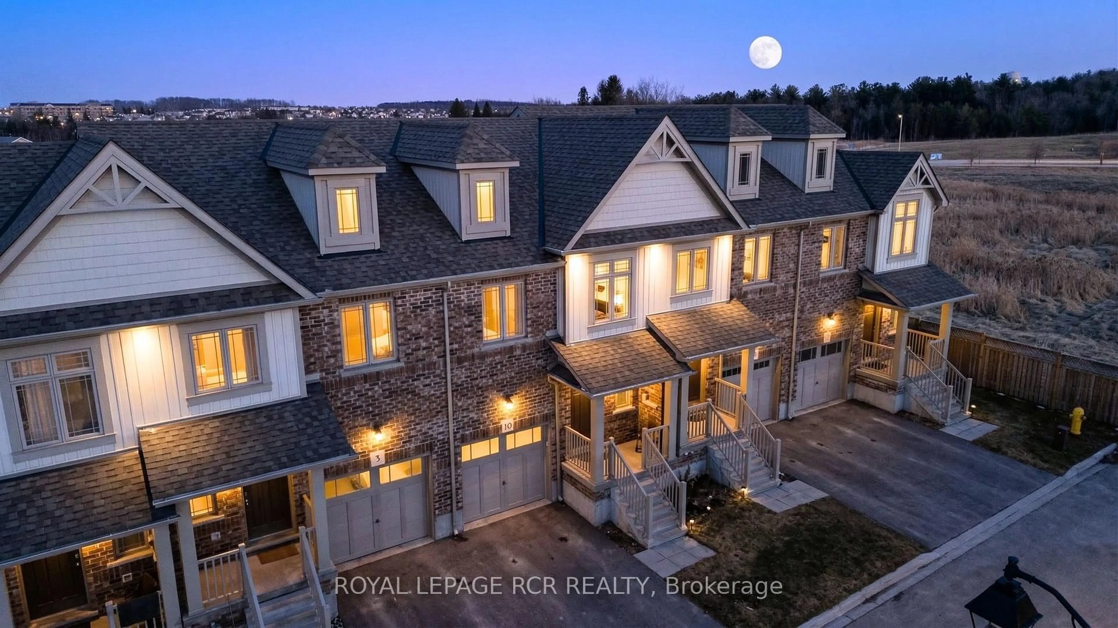 A pic from outside/outdoor area/front of a property/back of a property/a pic from drone, unknown for 124 Parkinson Cres #10, Orangeville Ontario L9W 6X3