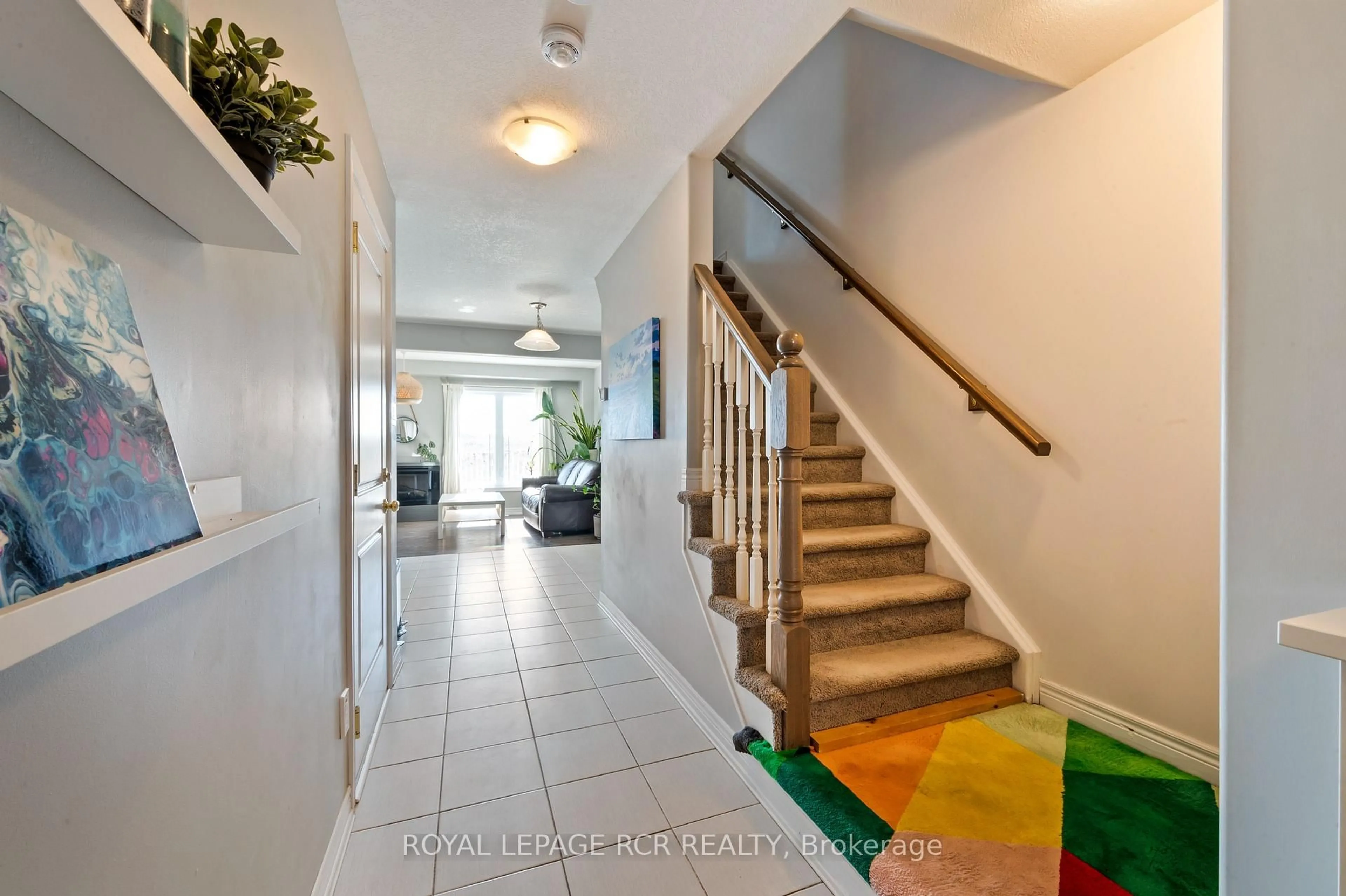 Indoor entryway for 124 Parkinson Cres #10, Orangeville Ontario L9W 6X3