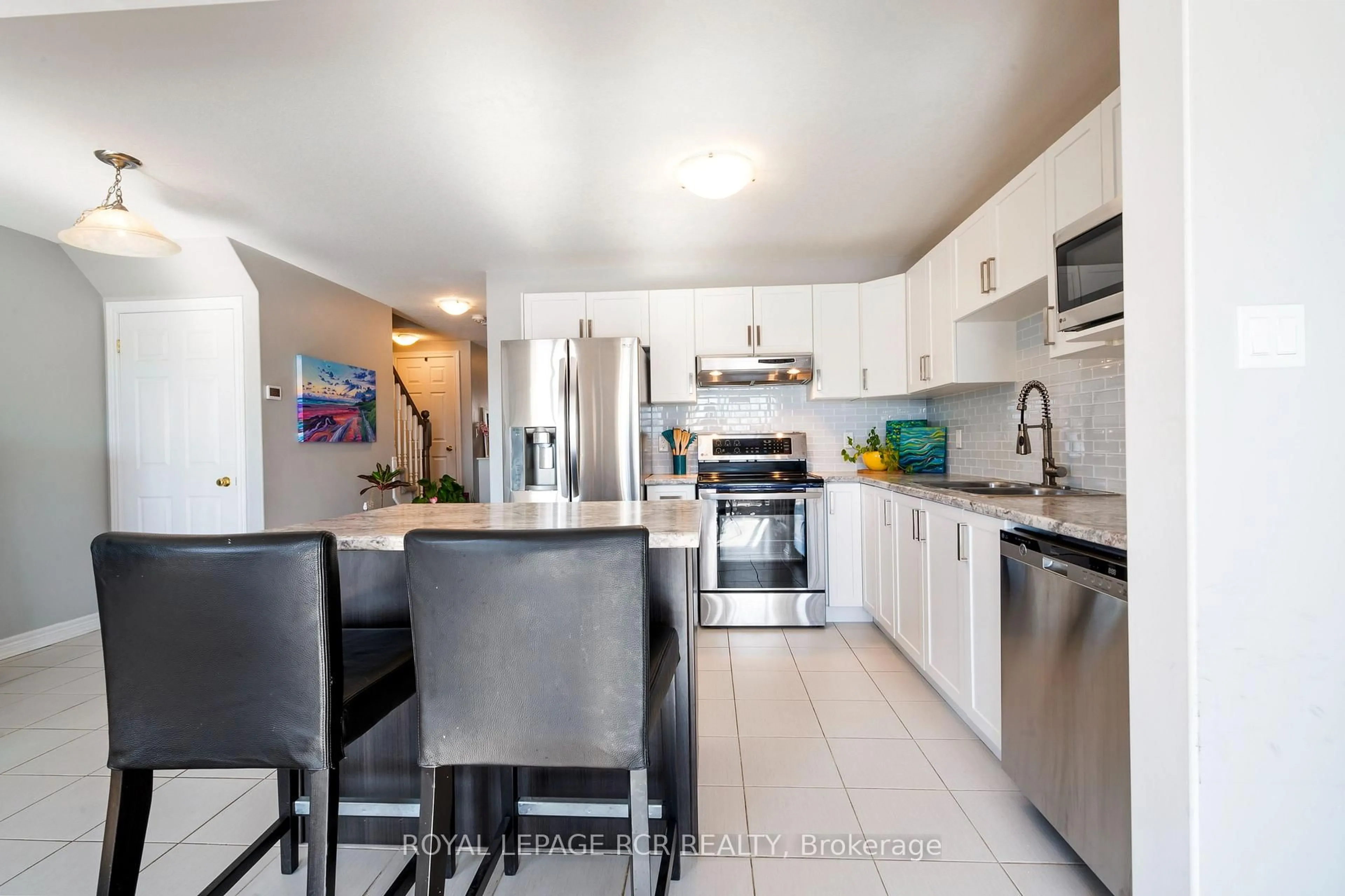 Open concept kitchen, ceramic/tile floor for 124 Parkinson Cres #10, Orangeville Ontario L9W 6X3