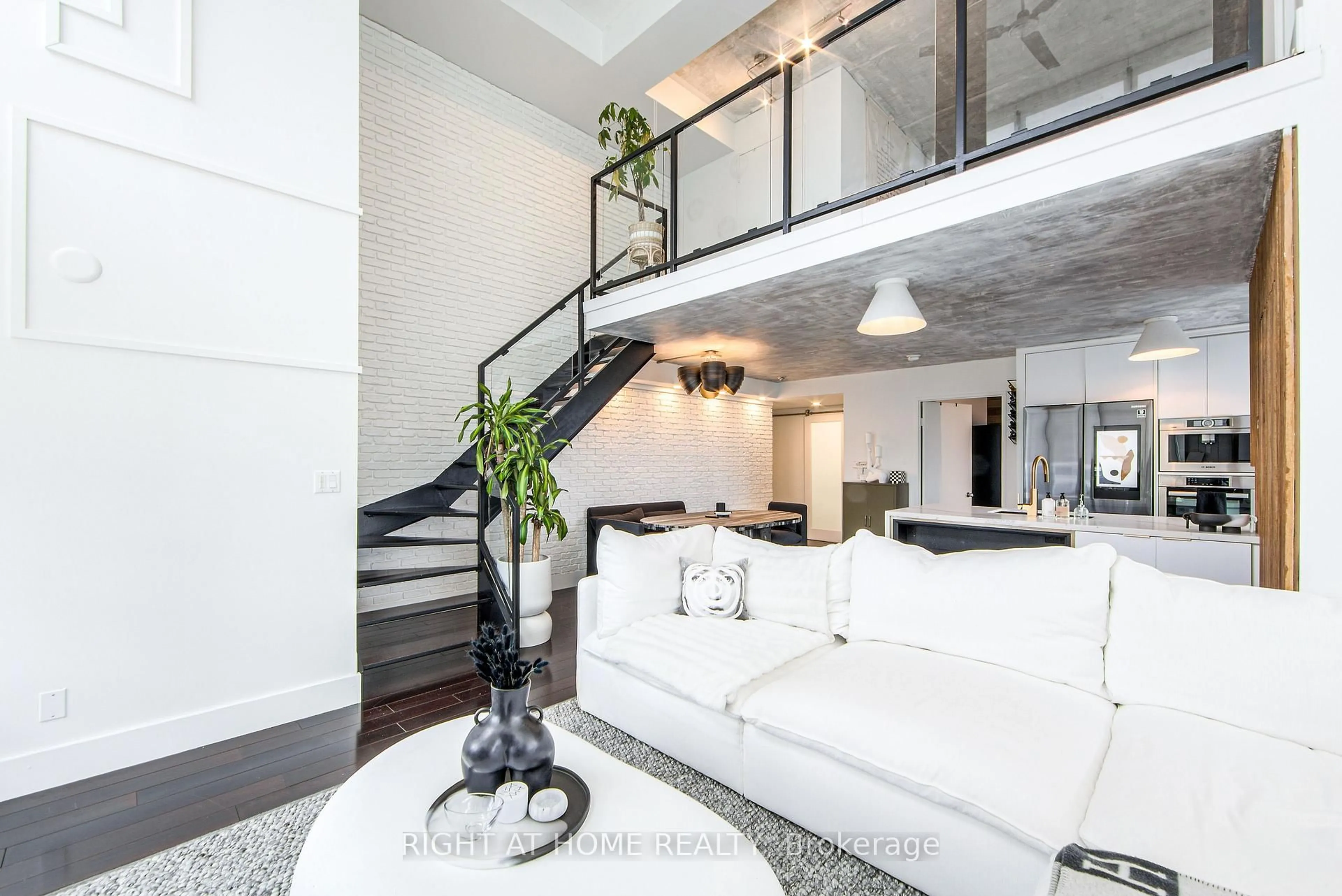 Stairs for 250 Manitoba St #728, Toronto Ontario M8Y 4G8