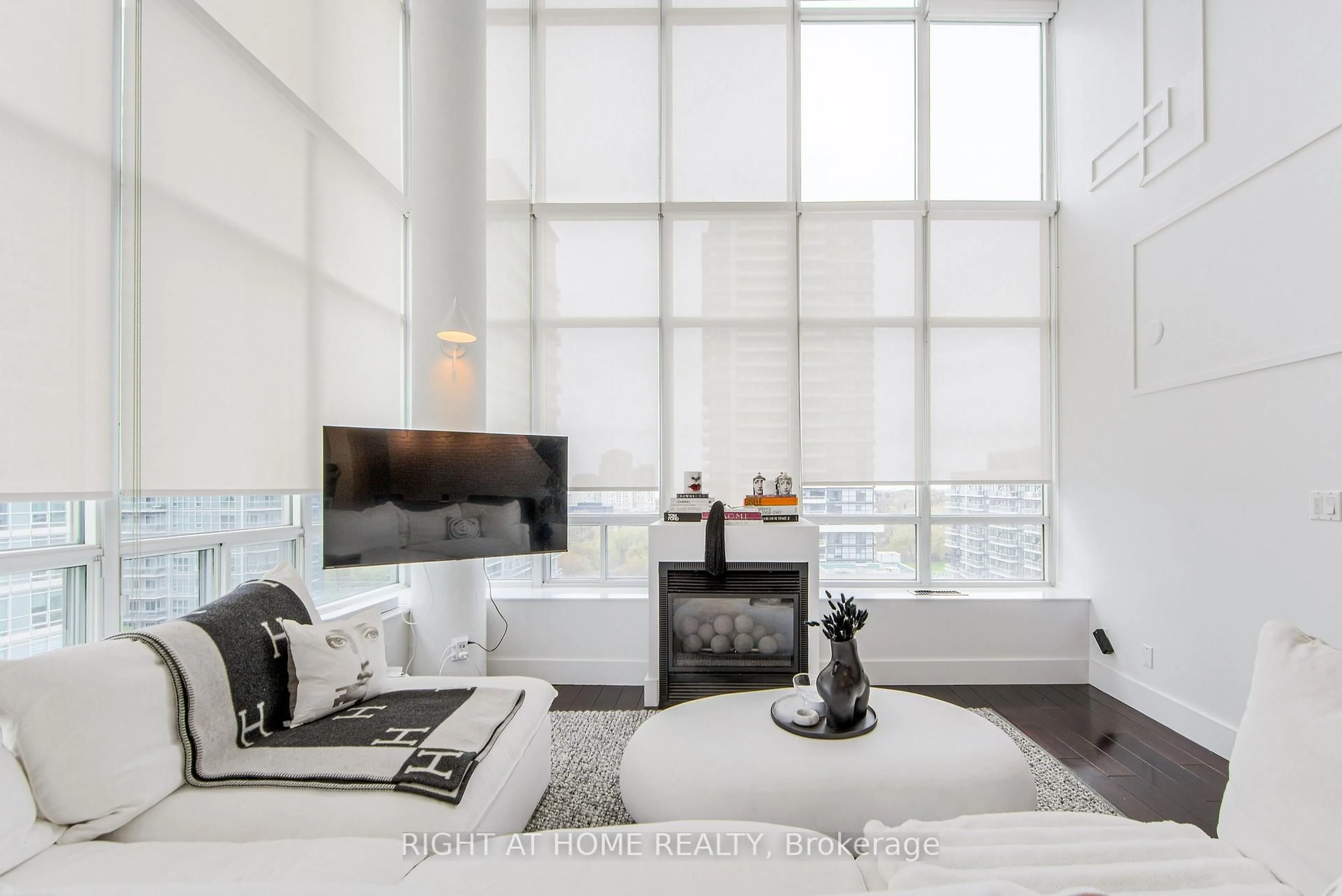 Unknown for 250 Manitoba St #728, Toronto Ontario M8Y 4G8