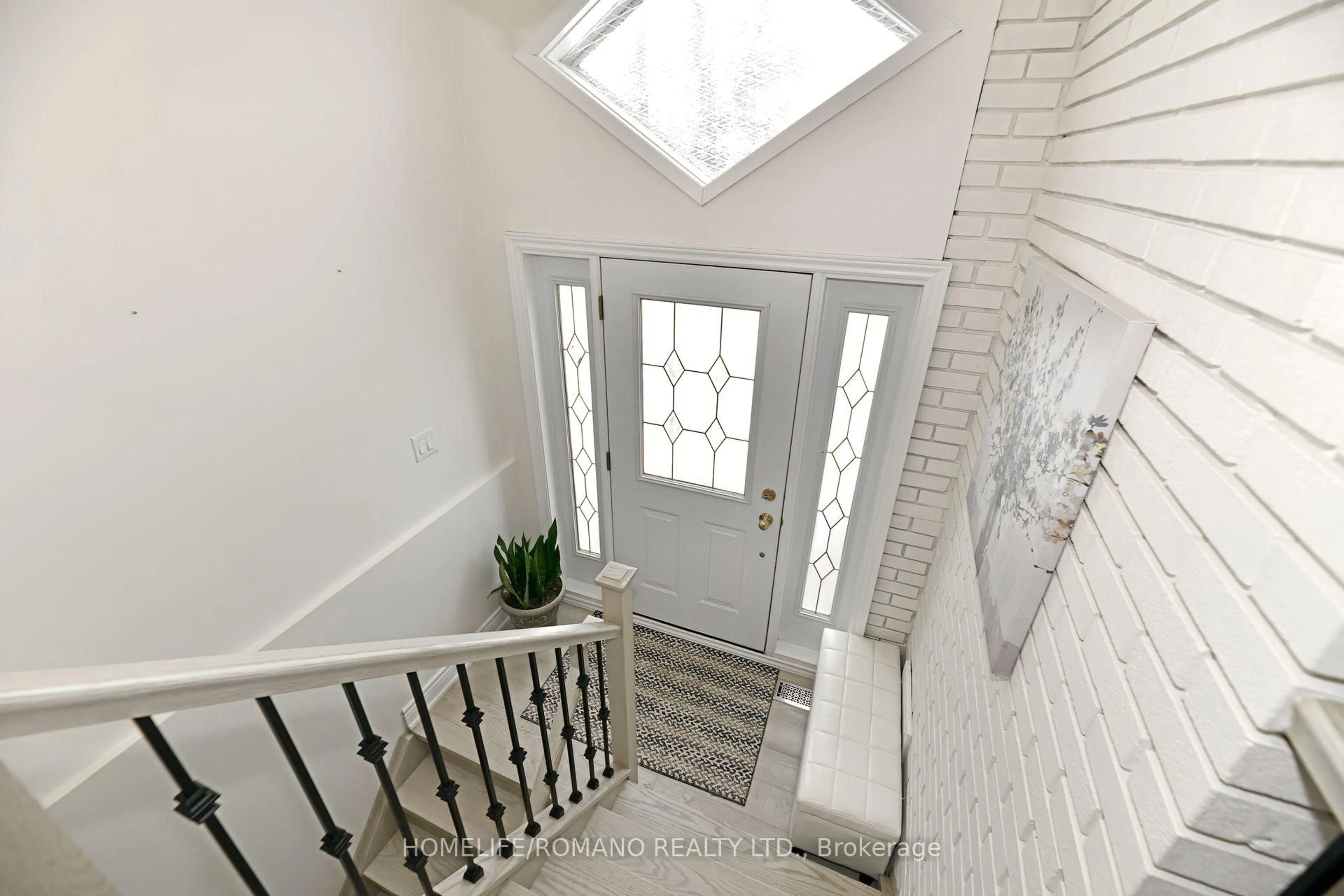 Indoor entryway for 58 Hisey Cres, Toronto Ontario M3N 1V1