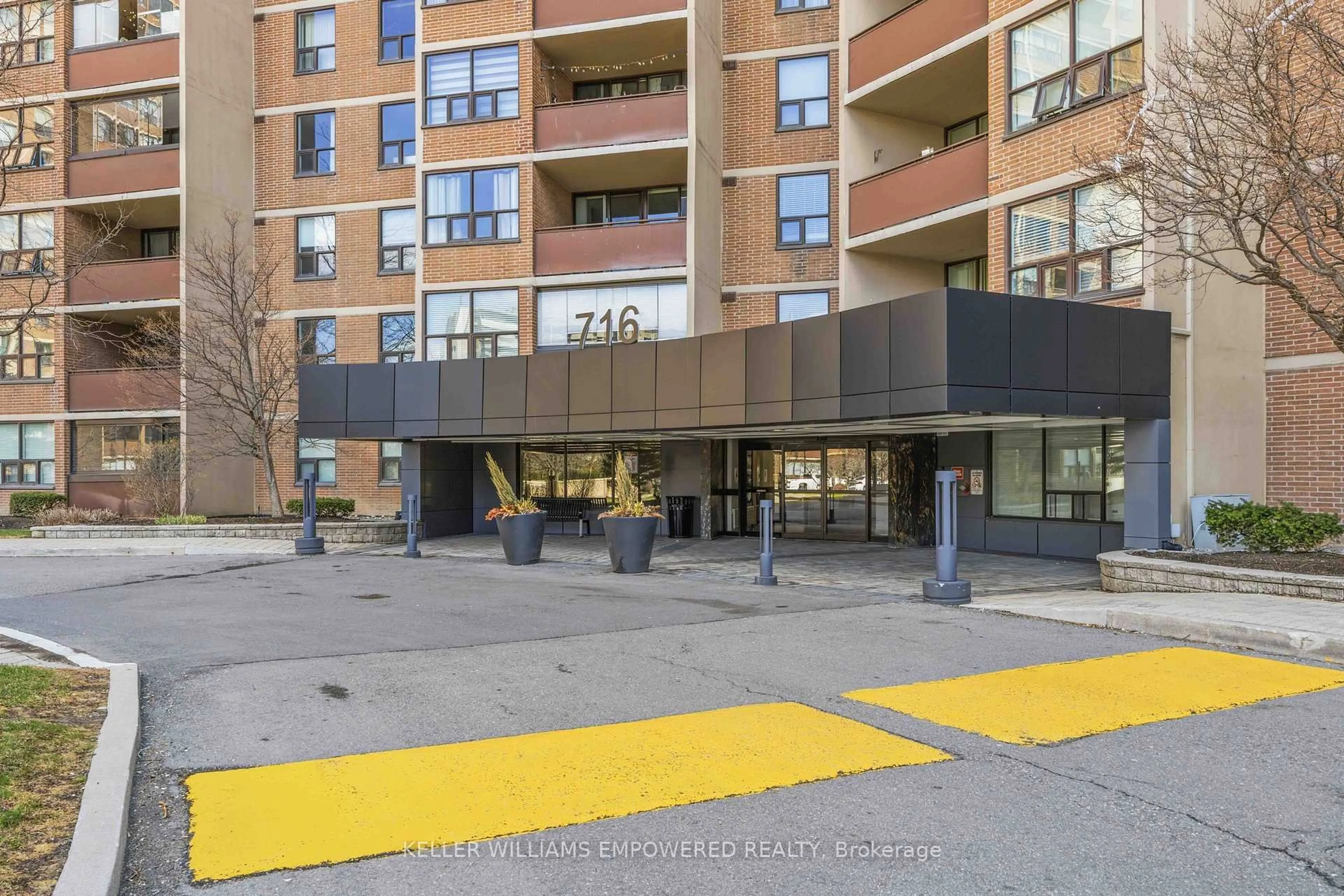 Indoor foyer for 716 The West Mall #405, Toronto Ontario M9C 4X6