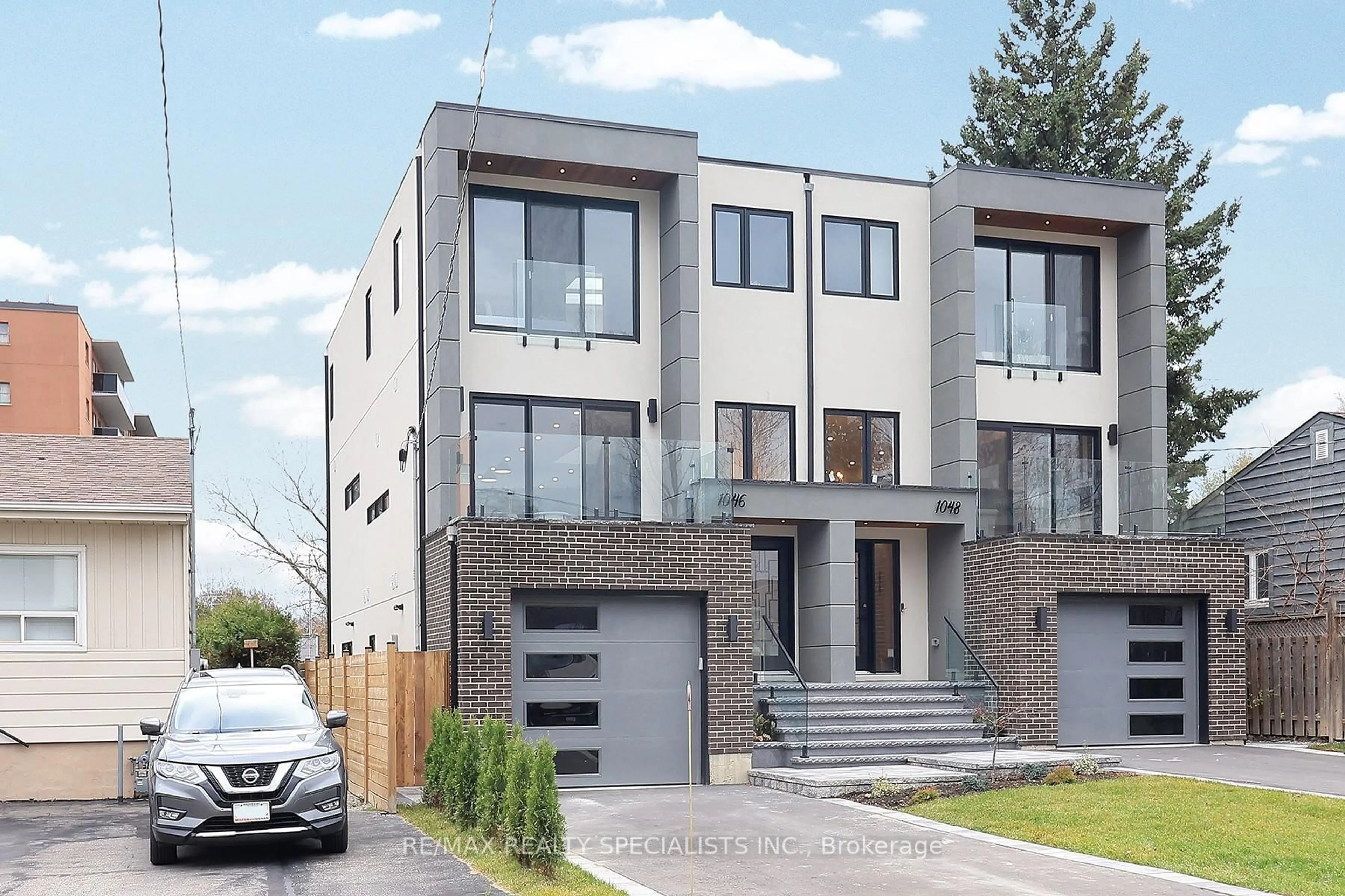 Home with brick exterior material, street for 1046 ROOSEVELT Rd, Mississauga Ontario L5G 3Y8