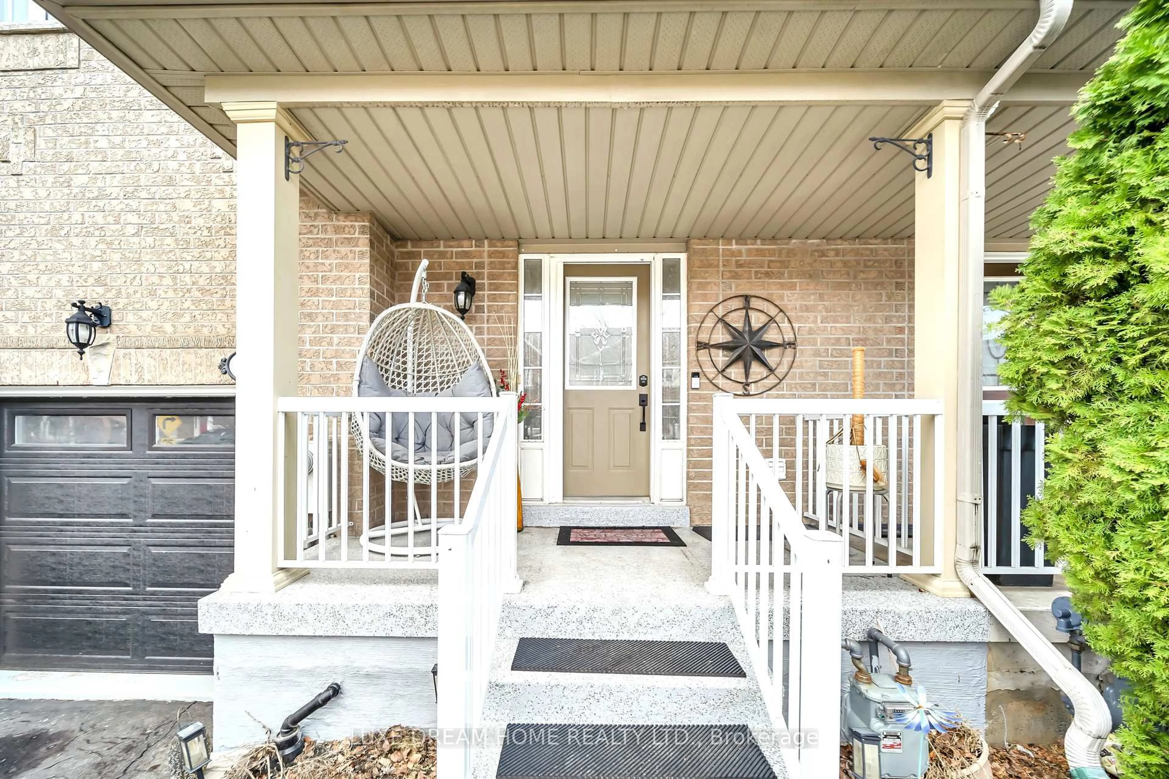 Indoor entryway for 100 Panton Tr, Milton Ontario L9T 6K1
