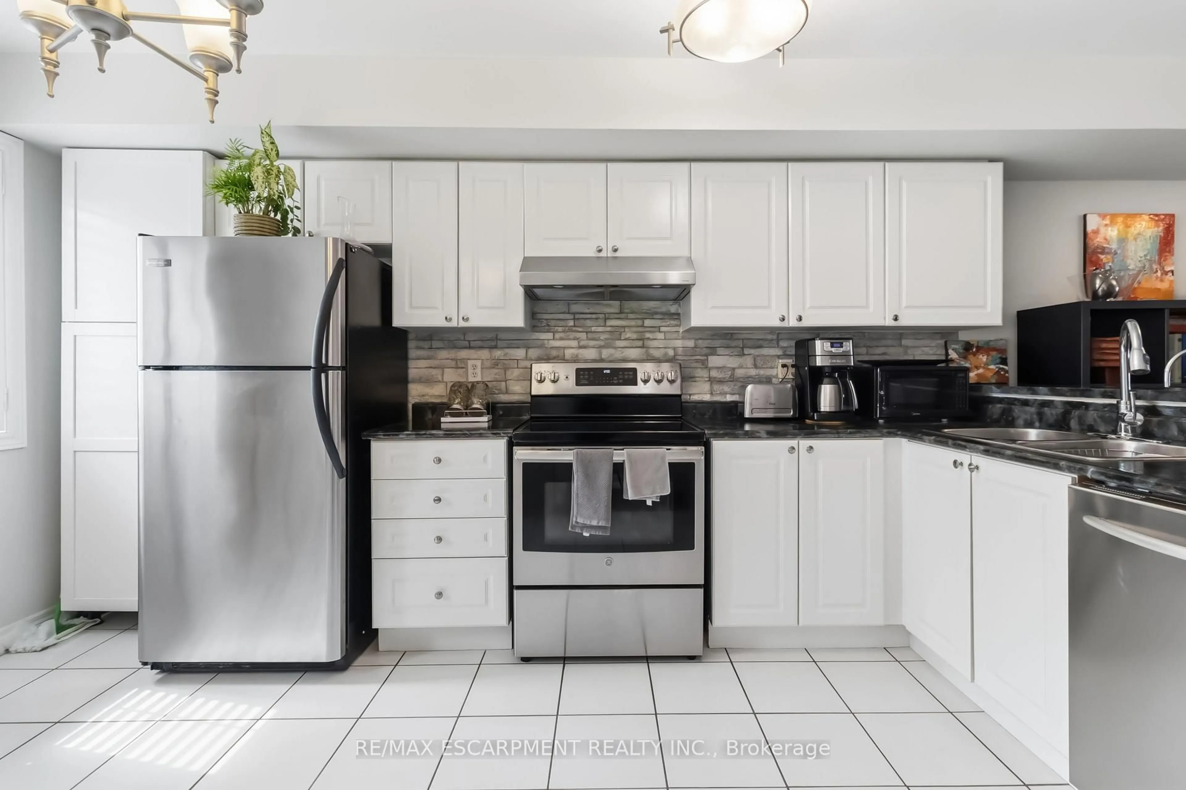 Standard kitchen, ceramic/tile floor for 1751 Lampman Ave #30, Burlington Ontario L7L 6W3