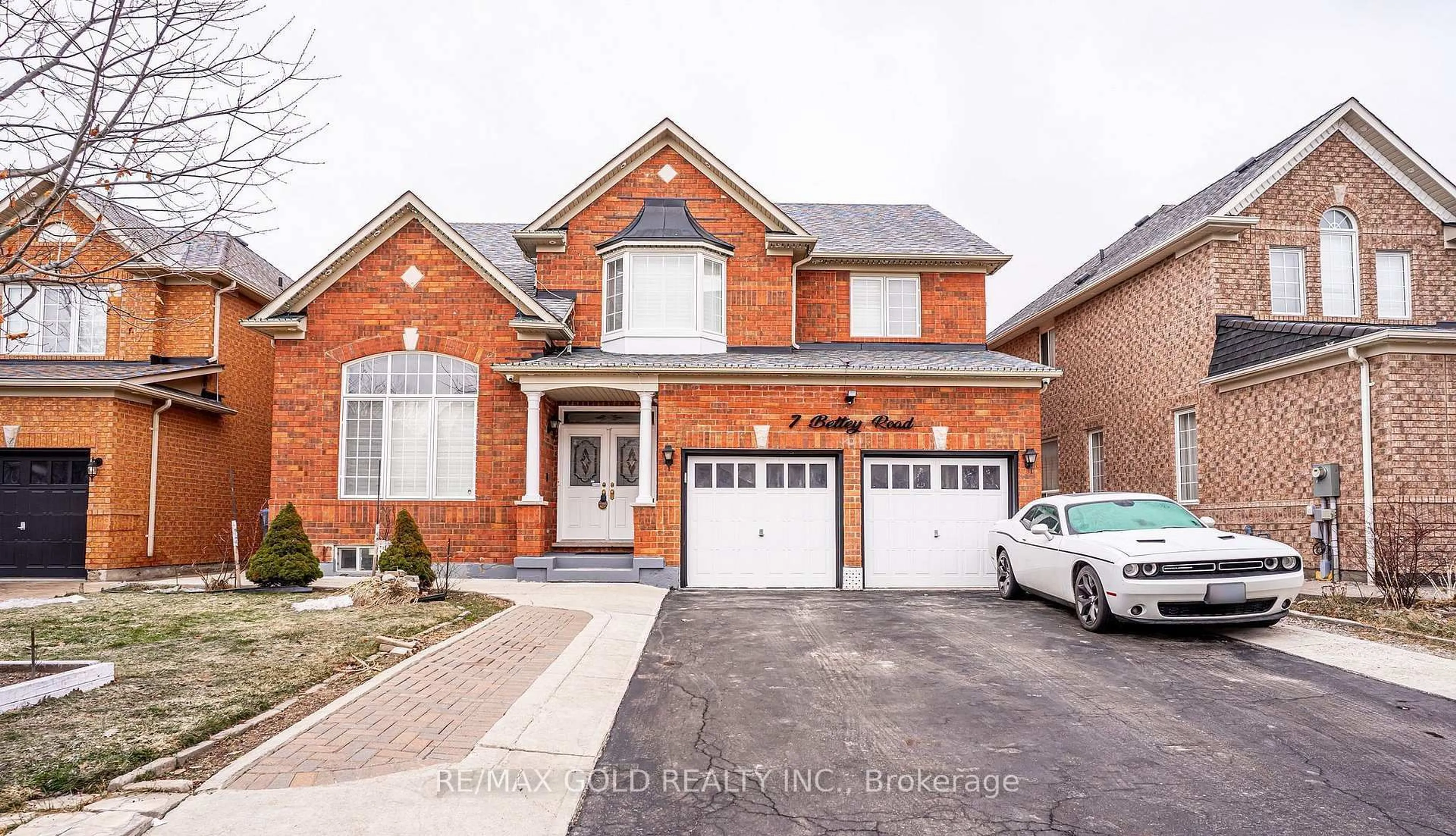 Home with brick exterior material, street for 7 Bettey Rd, Brampton Ontario L6P 1S9