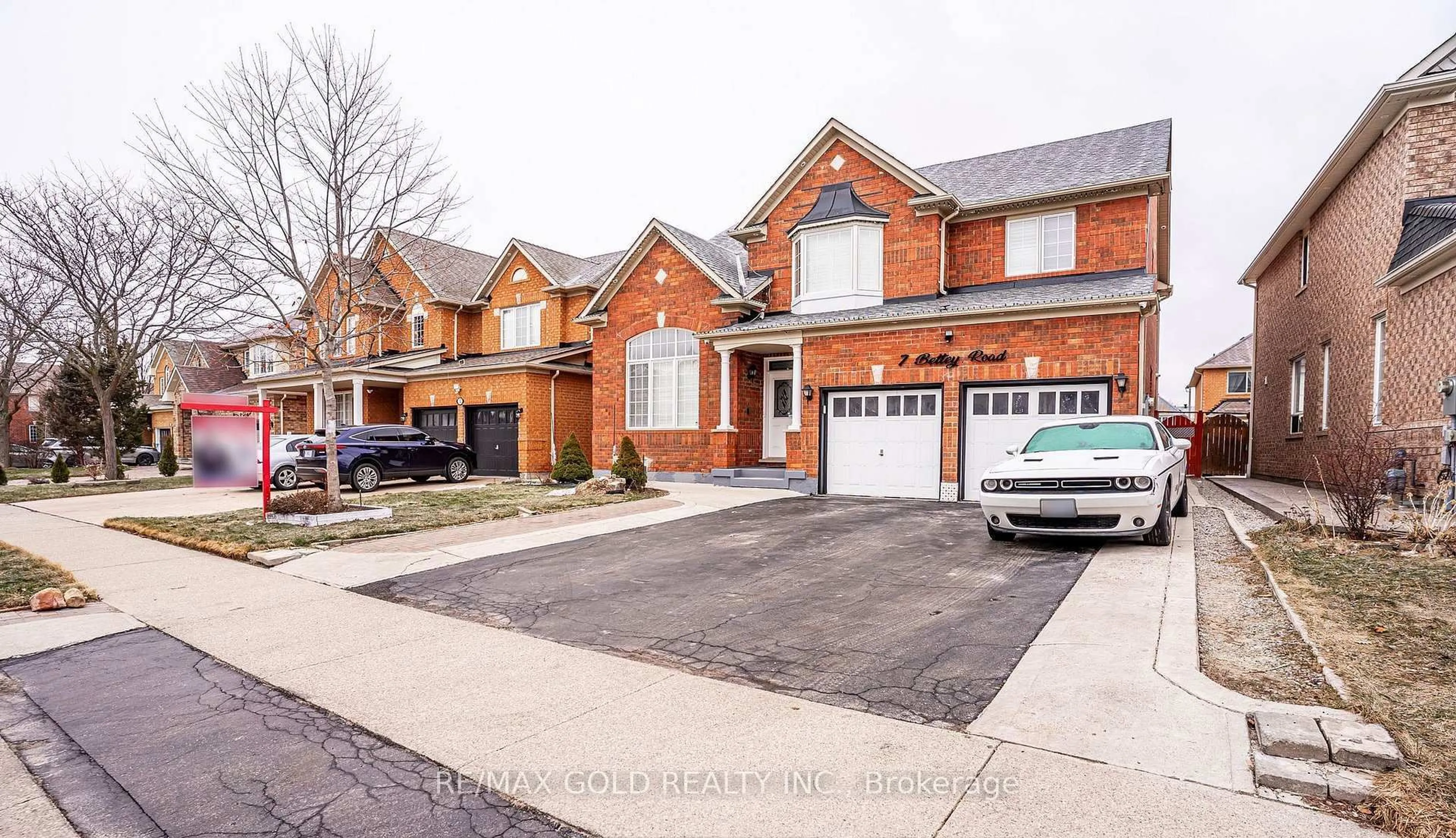 Home with brick exterior material, street for 7 Bettey Rd, Brampton Ontario L6P 1S9