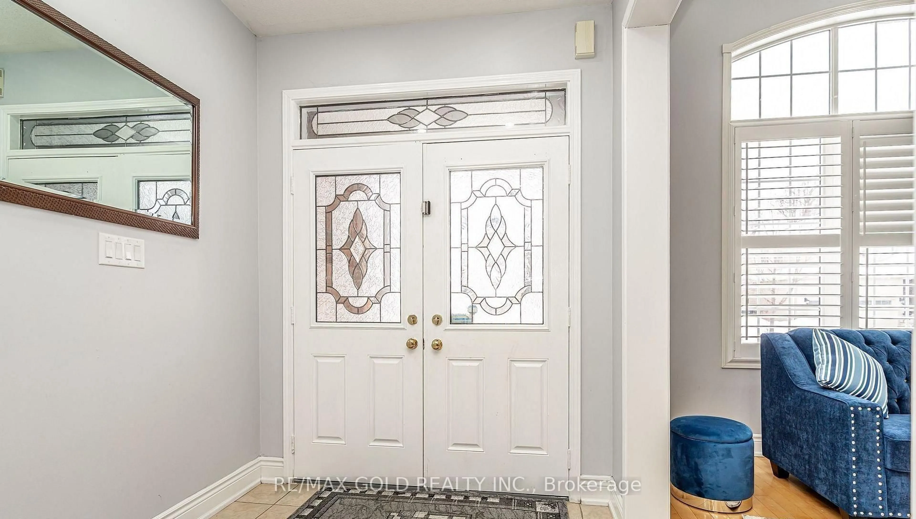 Indoor entryway for 7 Bettey Rd, Brampton Ontario L6P 1S9