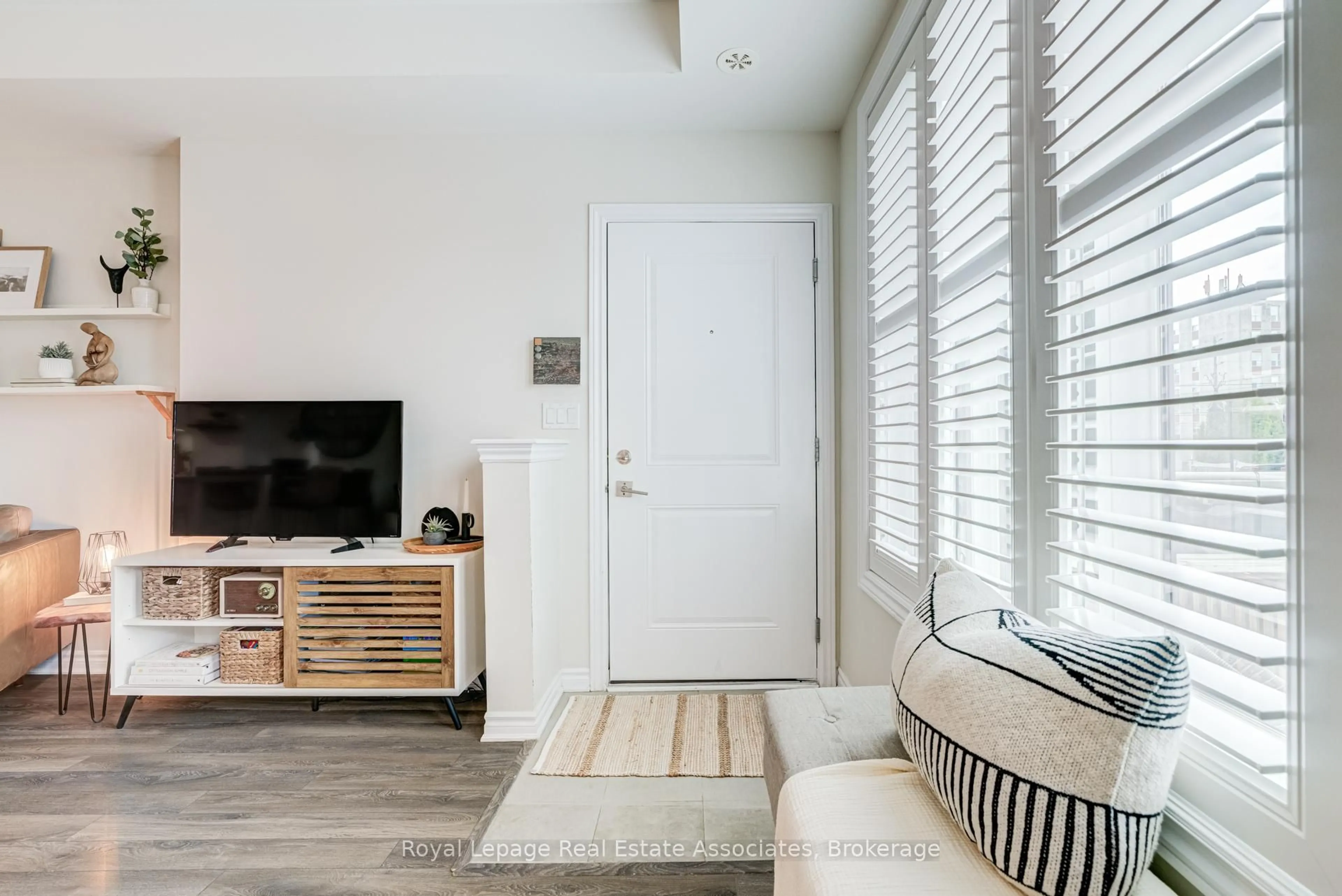 Living room with furniture, unknown for 95 Eastwood Park Gdns #13, Toronto Ontario M8W 0B9