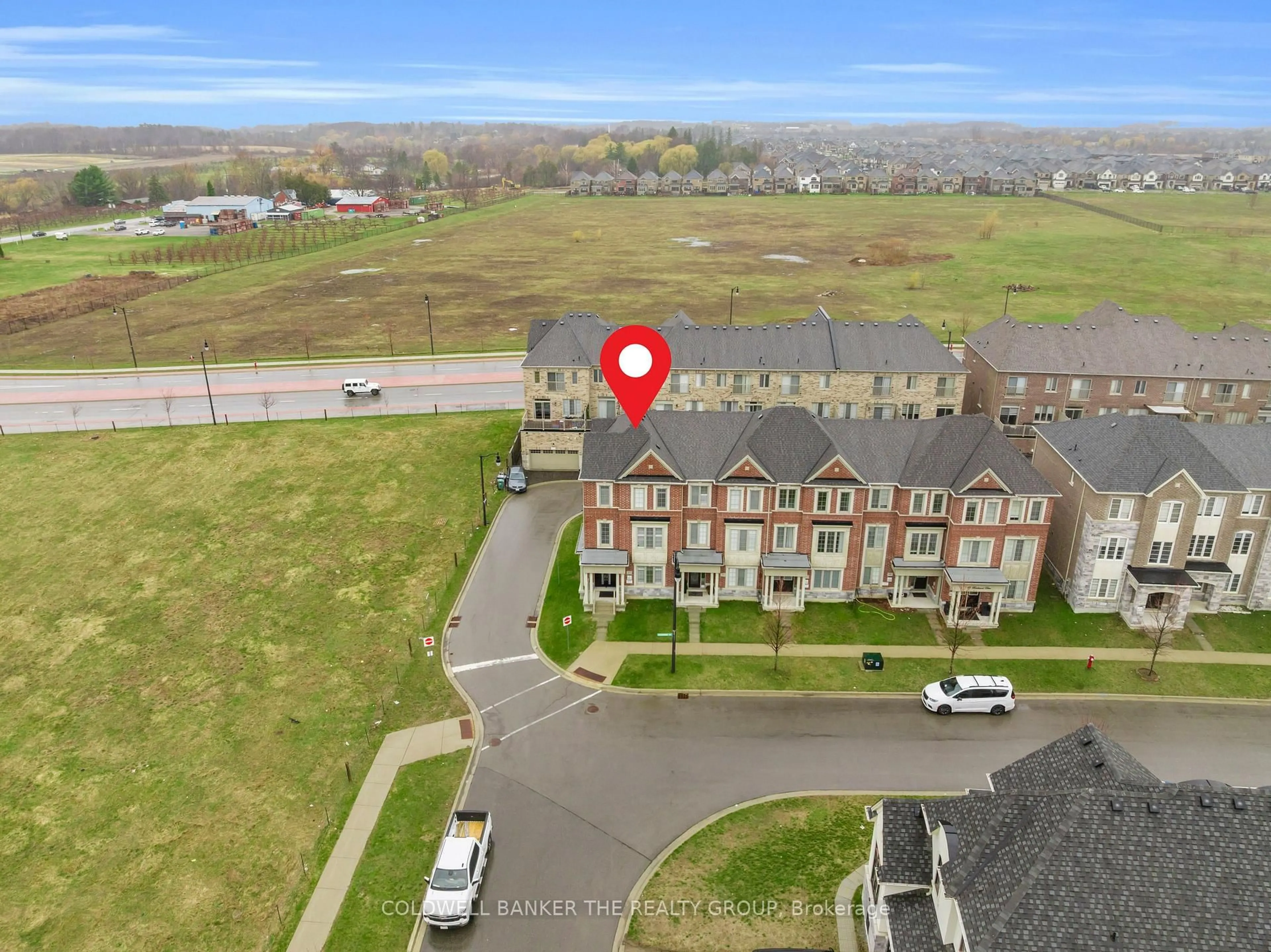 A pic from outside/outdoor area/front of a property/back of a property/a pic from drone, unknown for 52 Brushwood Dr, Brampton Ontario L6Y 6G6