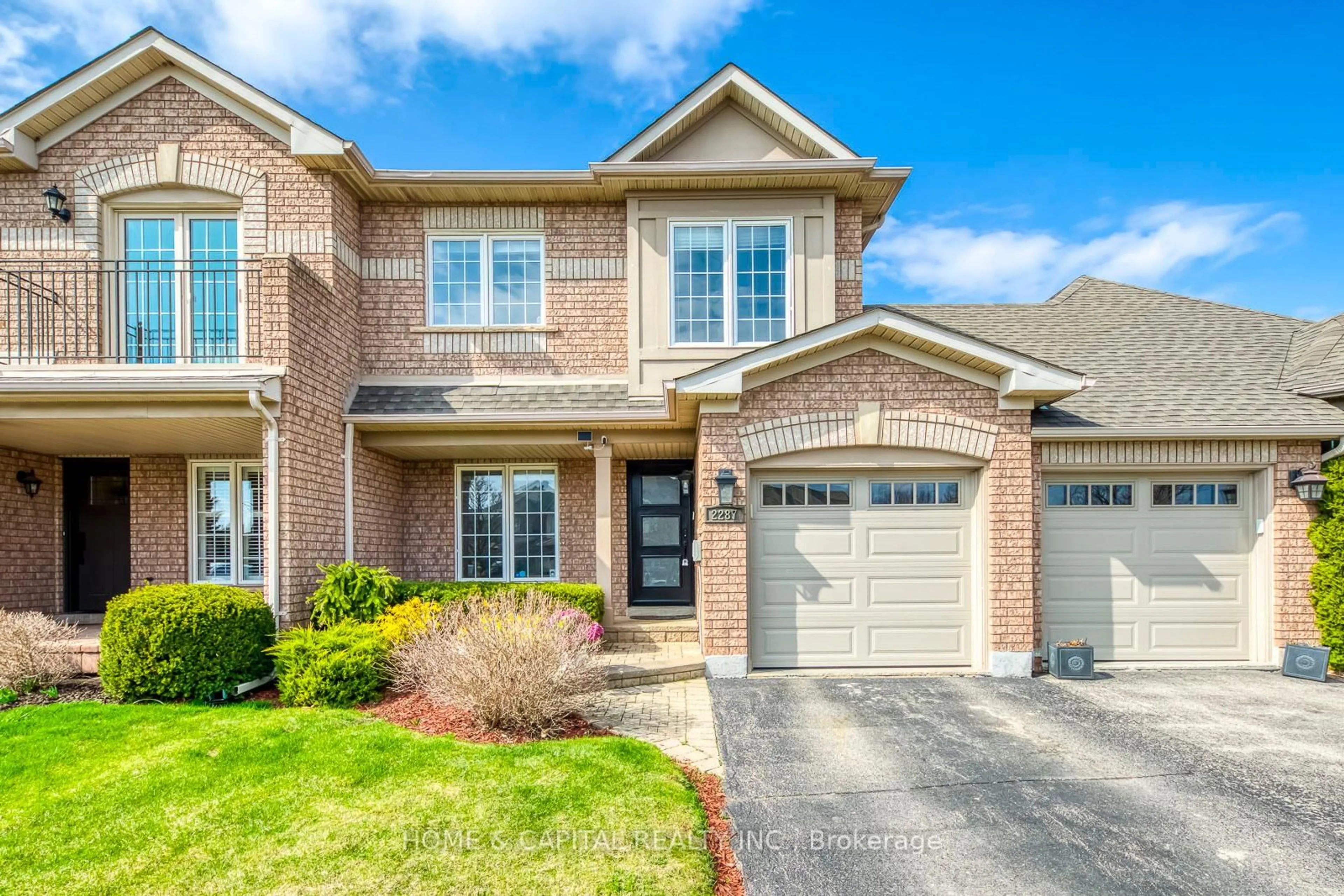 Home with brick exterior material, street for 2287 KINGFISHER Crt, Oakville Ontario L6M 3Z3