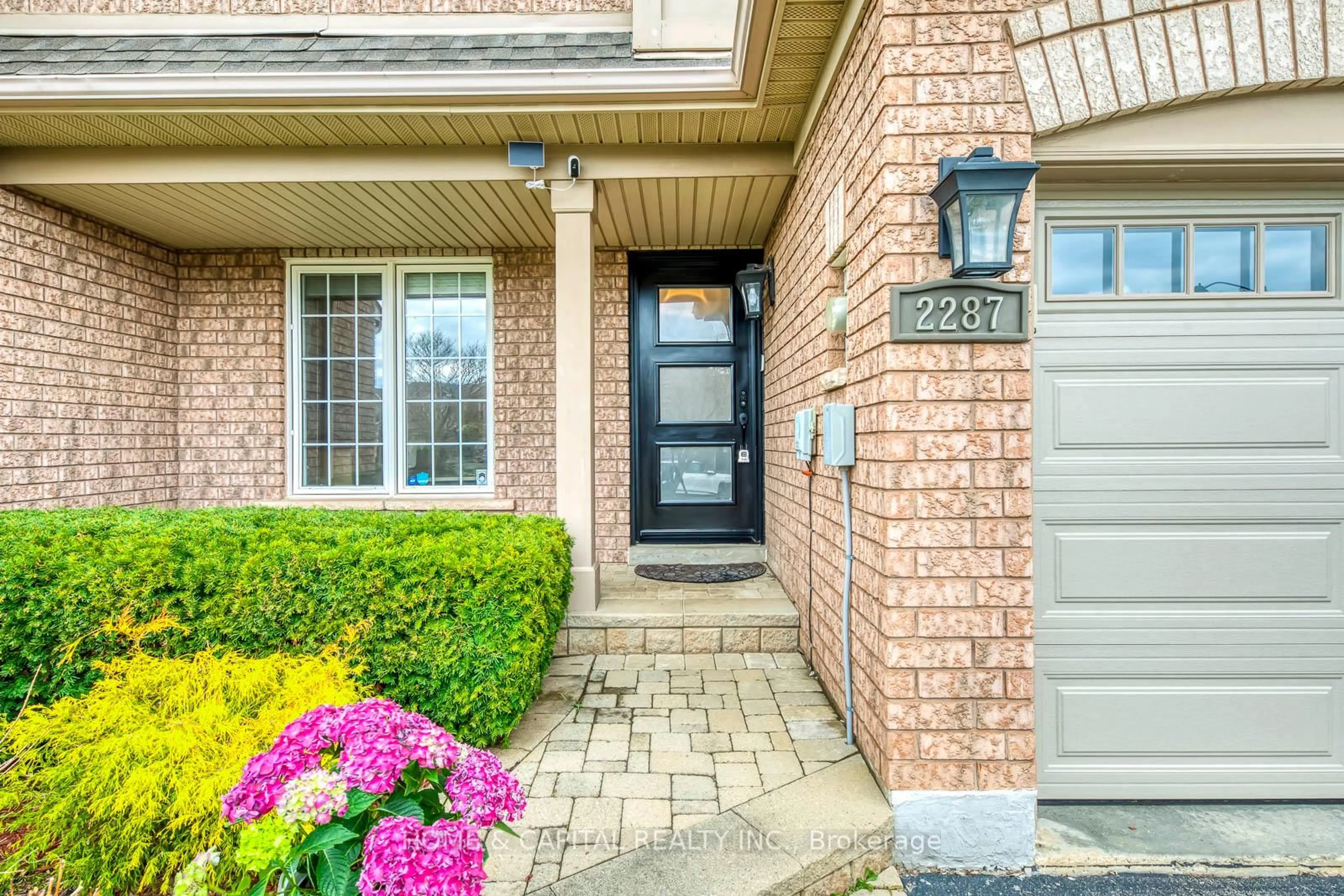 Home with brick exterior material, street for 2287 KINGFISHER Crt, Oakville Ontario L6M 3Z3