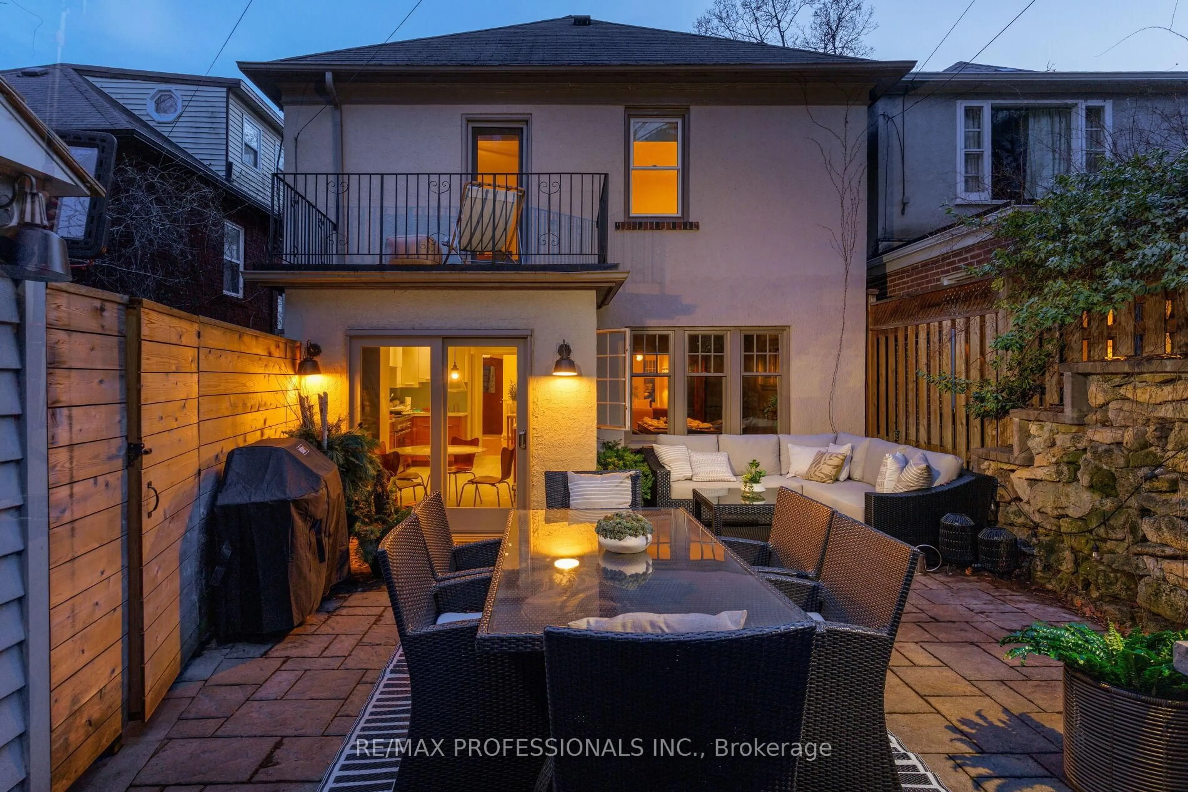 Patio, street for 99 Riverview Gdns, Toronto Ontario M6S 4E7